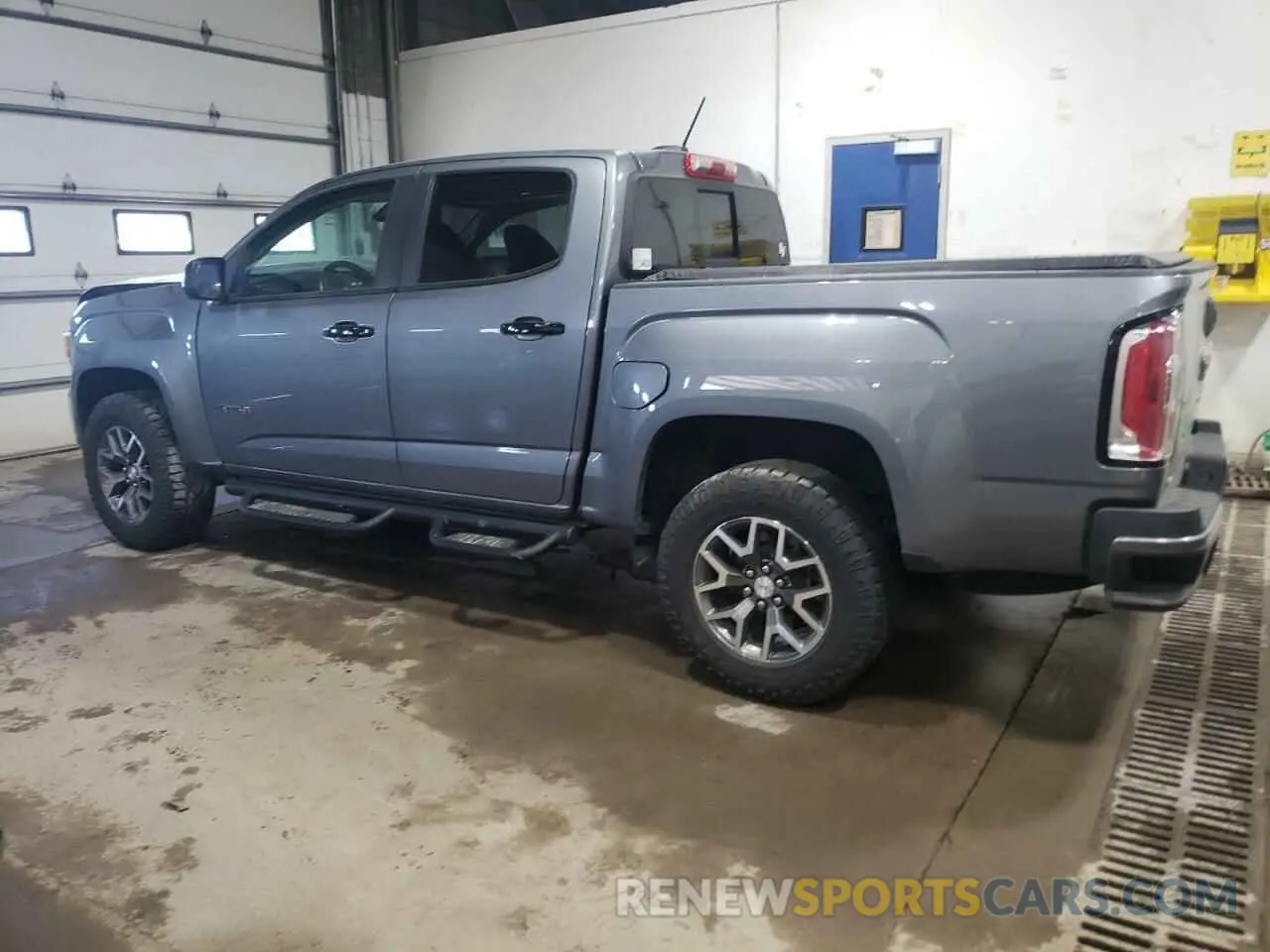 2 Photograph of a damaged car 1GTG6FEN1M1203936 GMC CANYON 2021