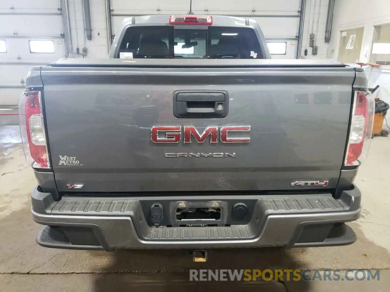 6 Photograph of a damaged car 1GTG6FEN1M1203936 GMC CANYON 2021