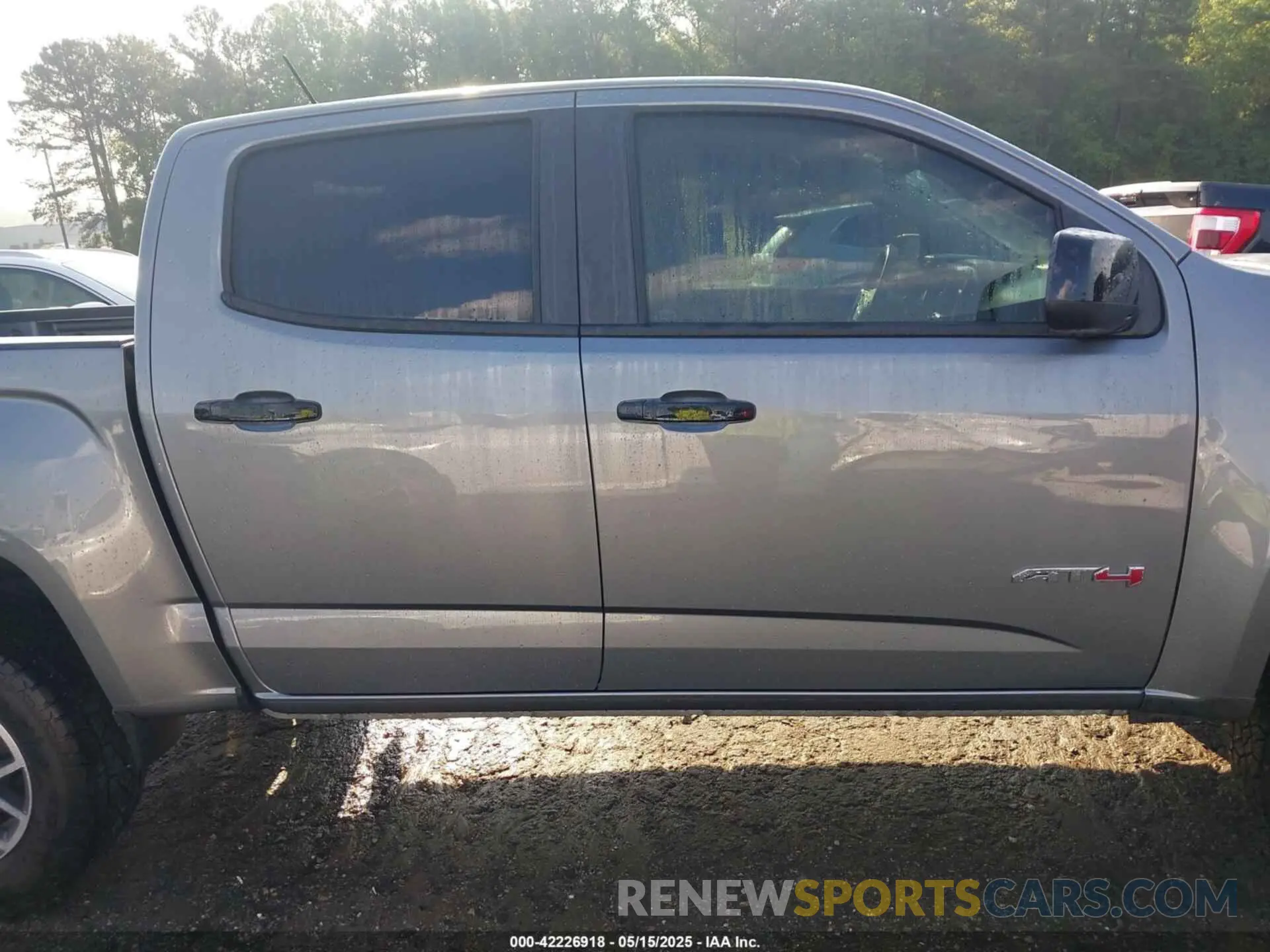 13 Photograph of a damaged car 1GTG6FEN1M1295341 GMC CANYON 2021