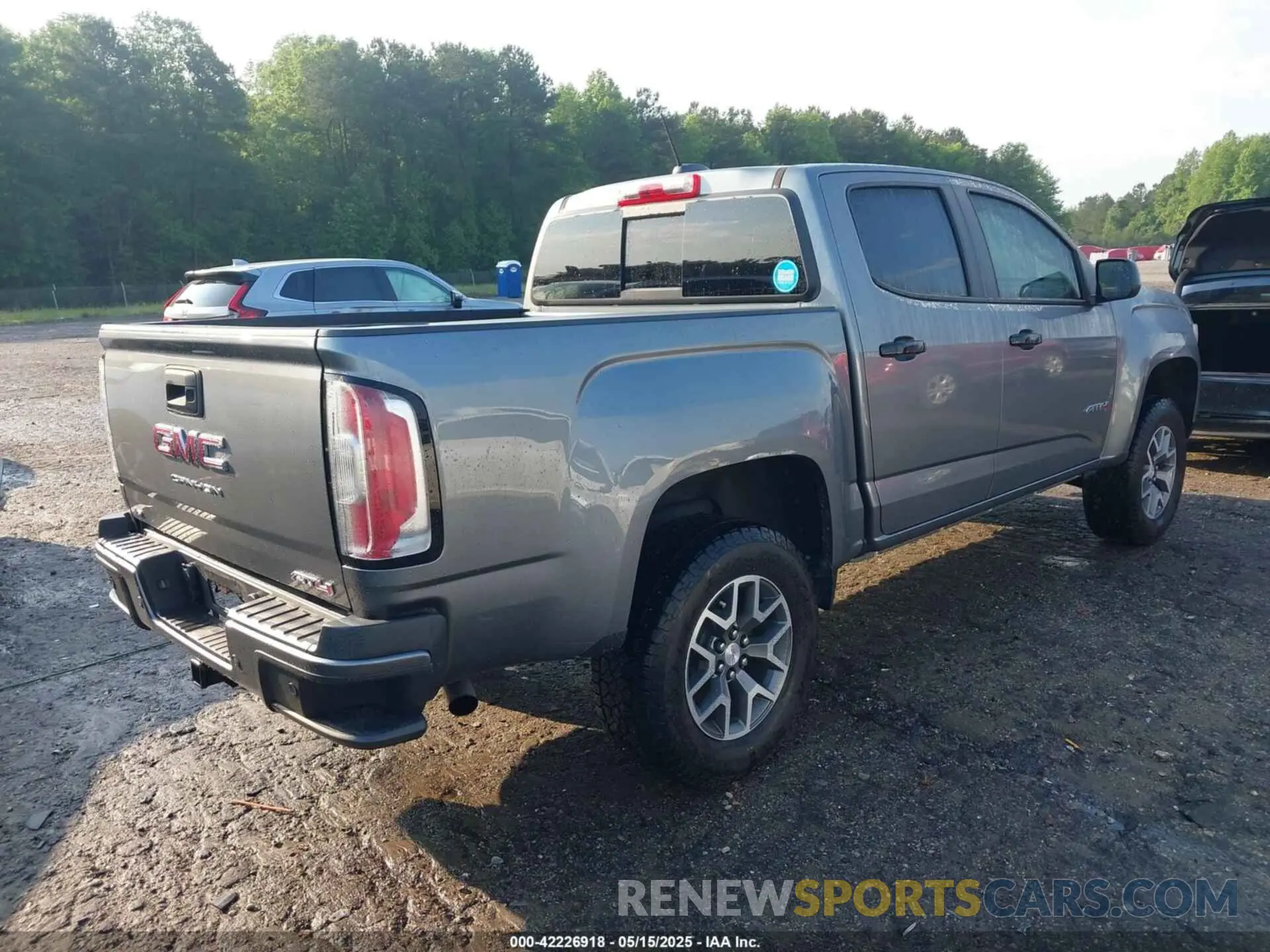 4 Photograph of a damaged car 1GTG6FEN1M1295341 GMC CANYON 2021