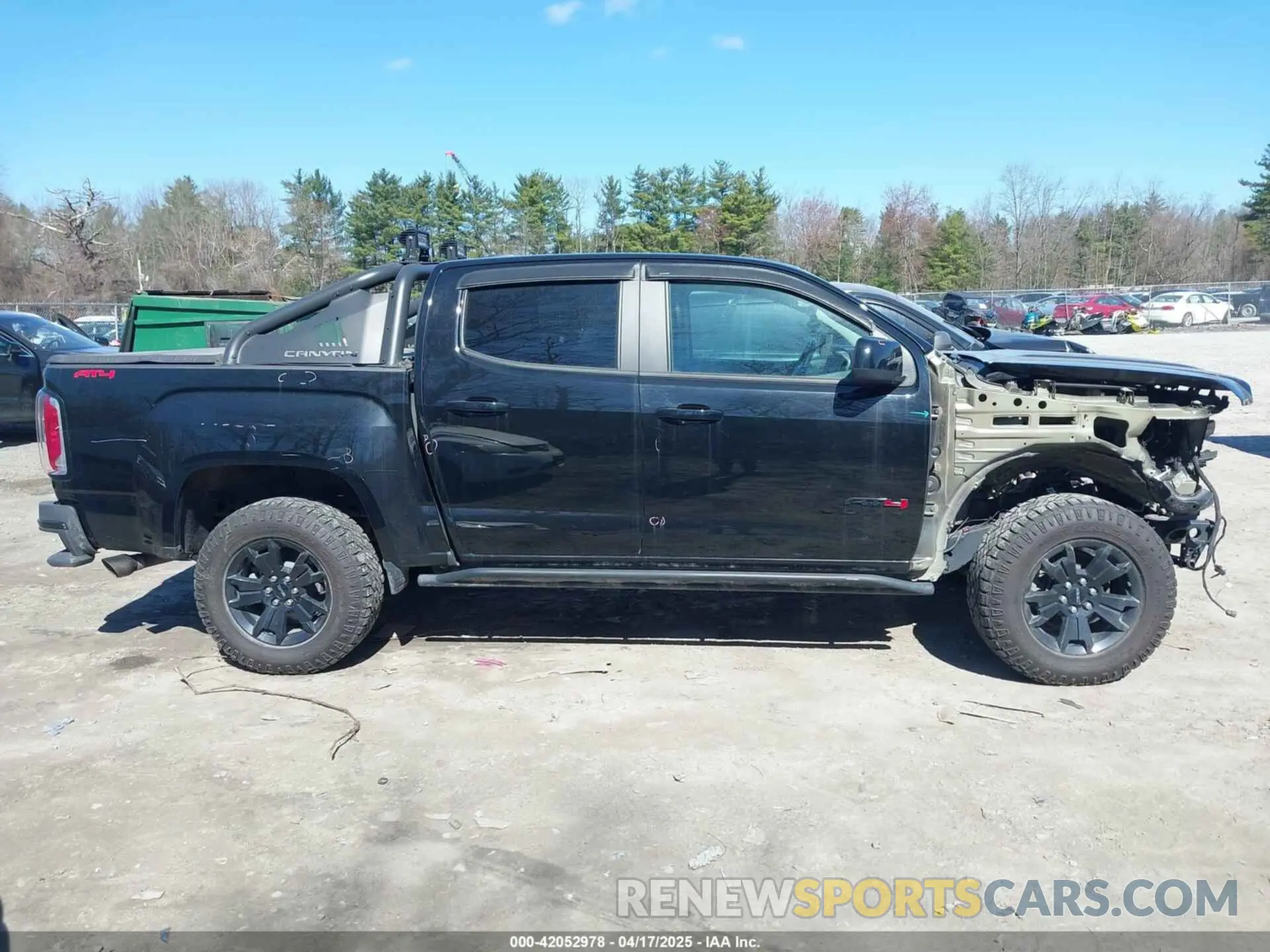 13 Photograph of a damaged car 1GTG6FEN4M1255075 GMC CANYON 2021
