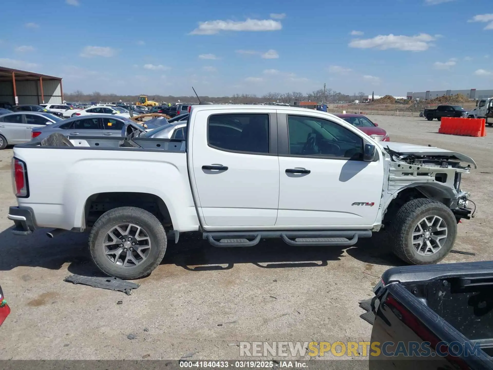 14 Photograph of a damaged car 1GTG6FEN4M1284091 GMC CANYON 2021