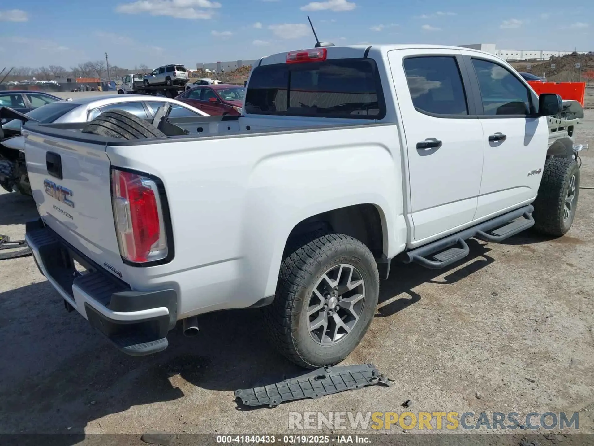 4 Photograph of a damaged car 1GTG6FEN4M1284091 GMC CANYON 2021