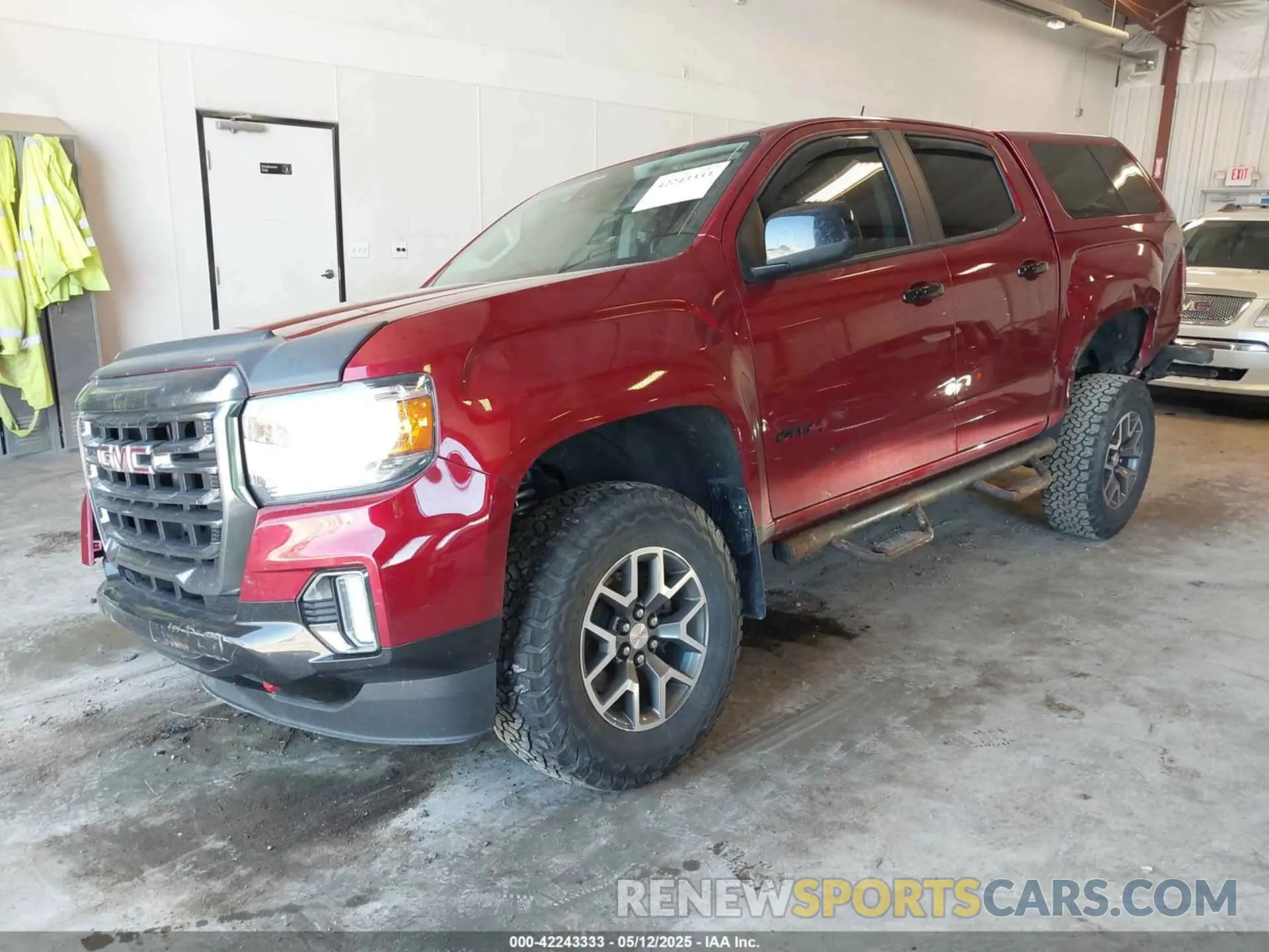 2 Photograph of a damaged car 1GTG6FEN7M1160316 GMC CANYON 2021