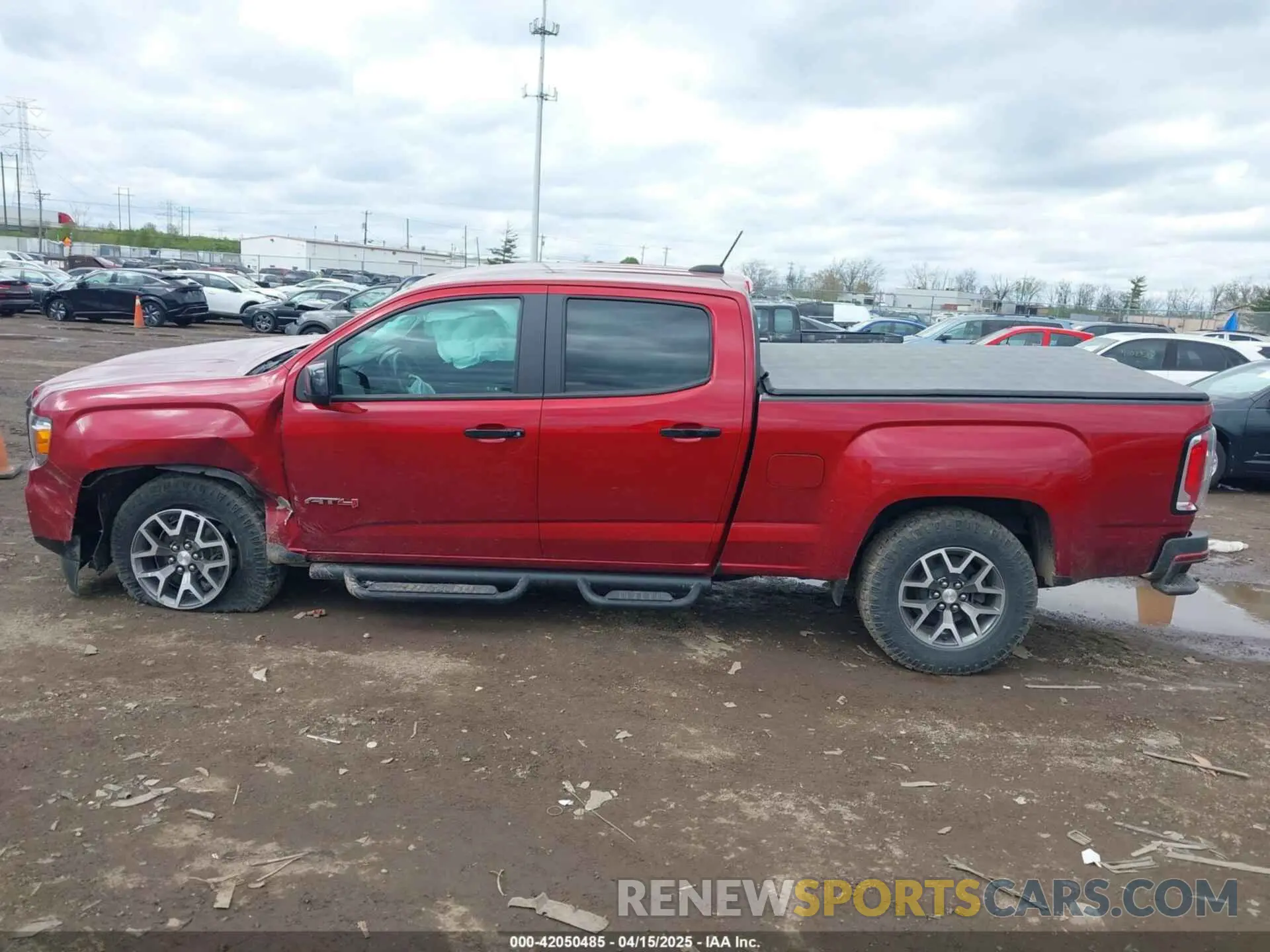 13 Photograph of a damaged car 1GTG6FEN8M1245858 GMC CANYON 2021