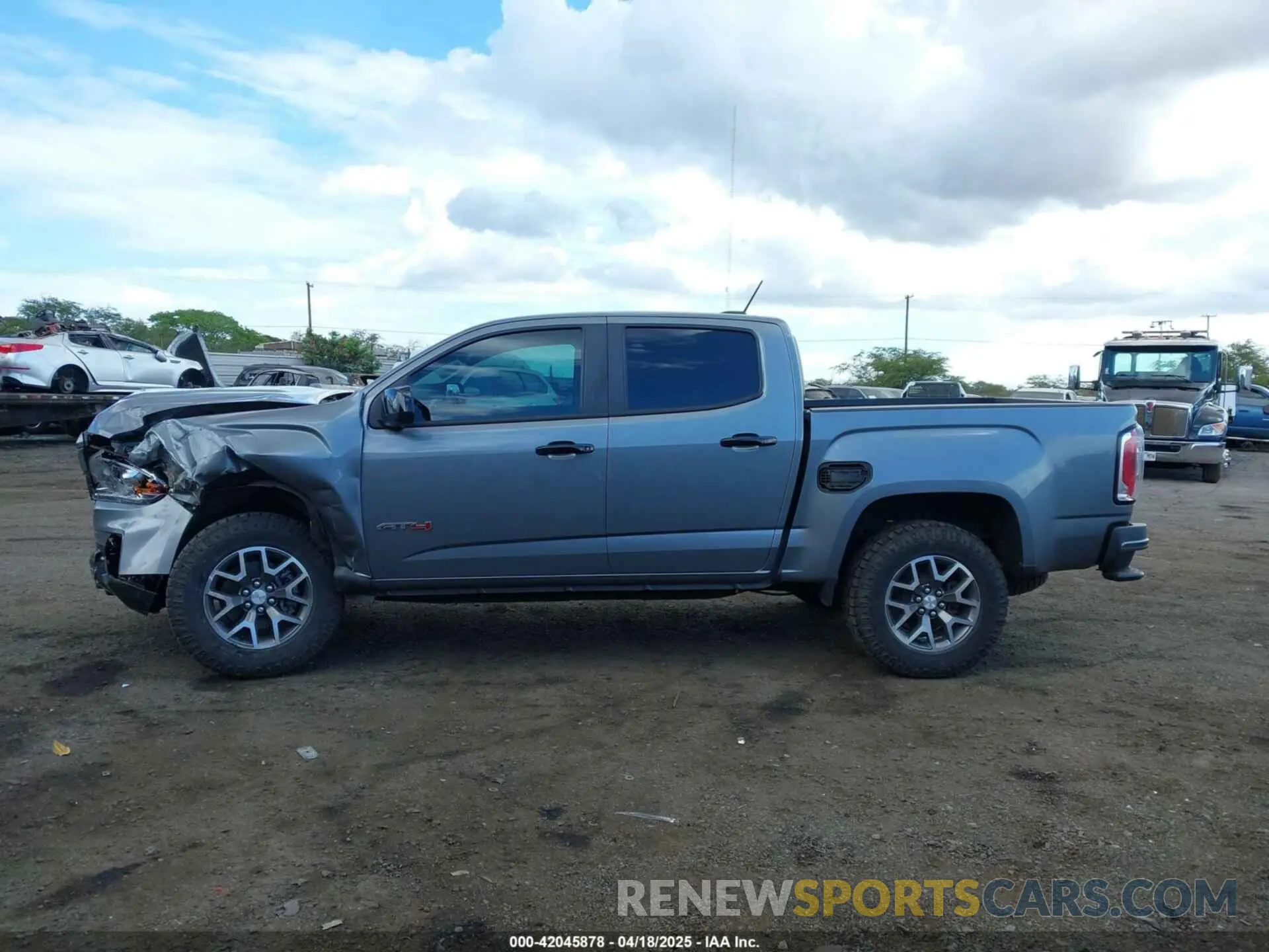 14 Photograph of a damaged car 1GTG6FEN8M1275345 GMC CANYON 2021