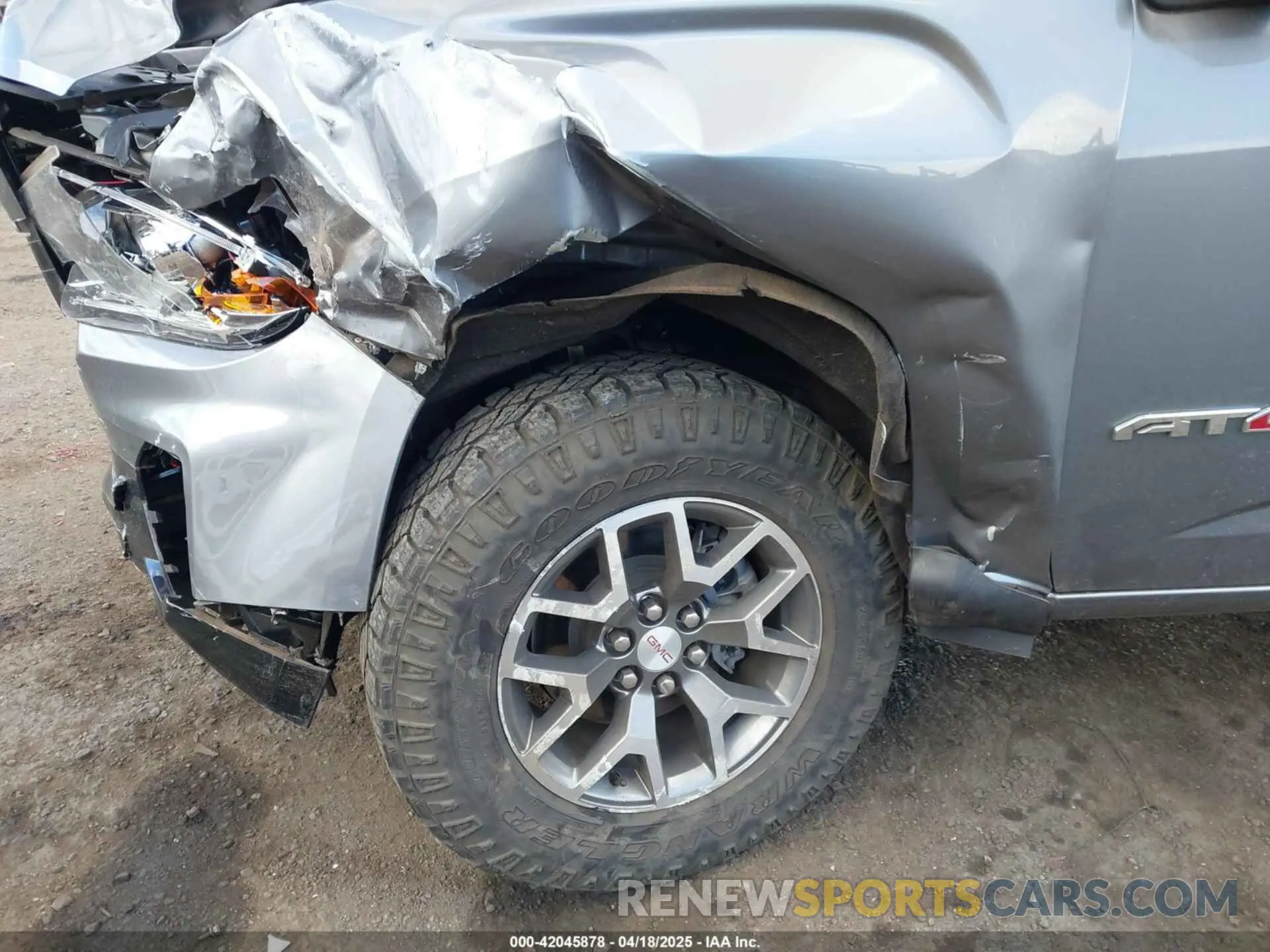 17 Photograph of a damaged car 1GTG6FEN8M1275345 GMC CANYON 2021