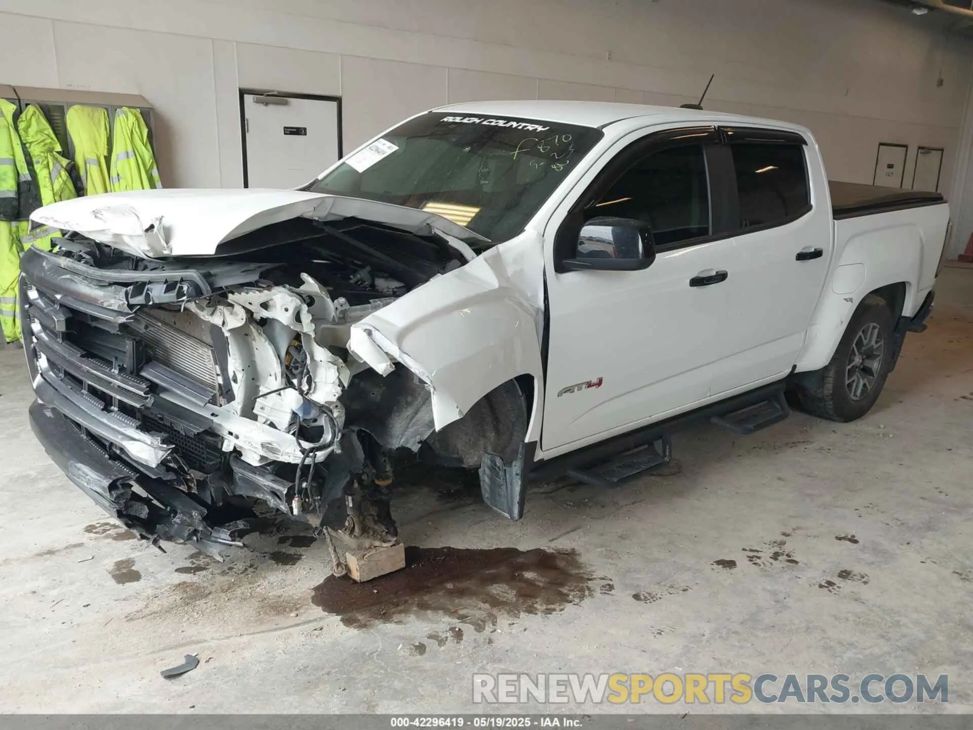 2 Photograph of a damaged car 1GTG6FEN9M1117712 GMC CANYON 2021
