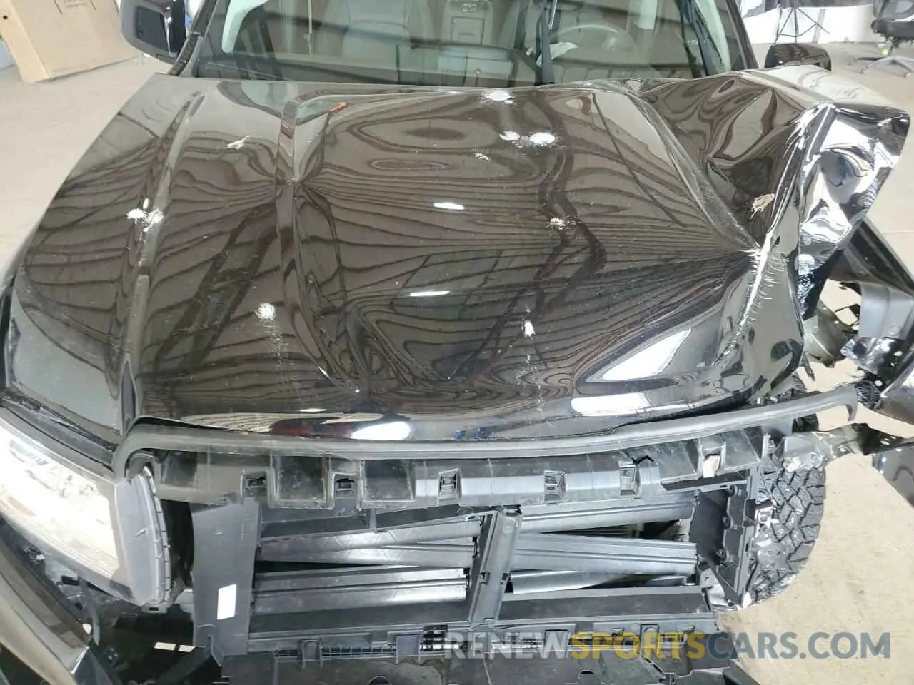 11 Photograph of a damaged car 1GTG6FEN9M1118648 GMC CANYON 2021