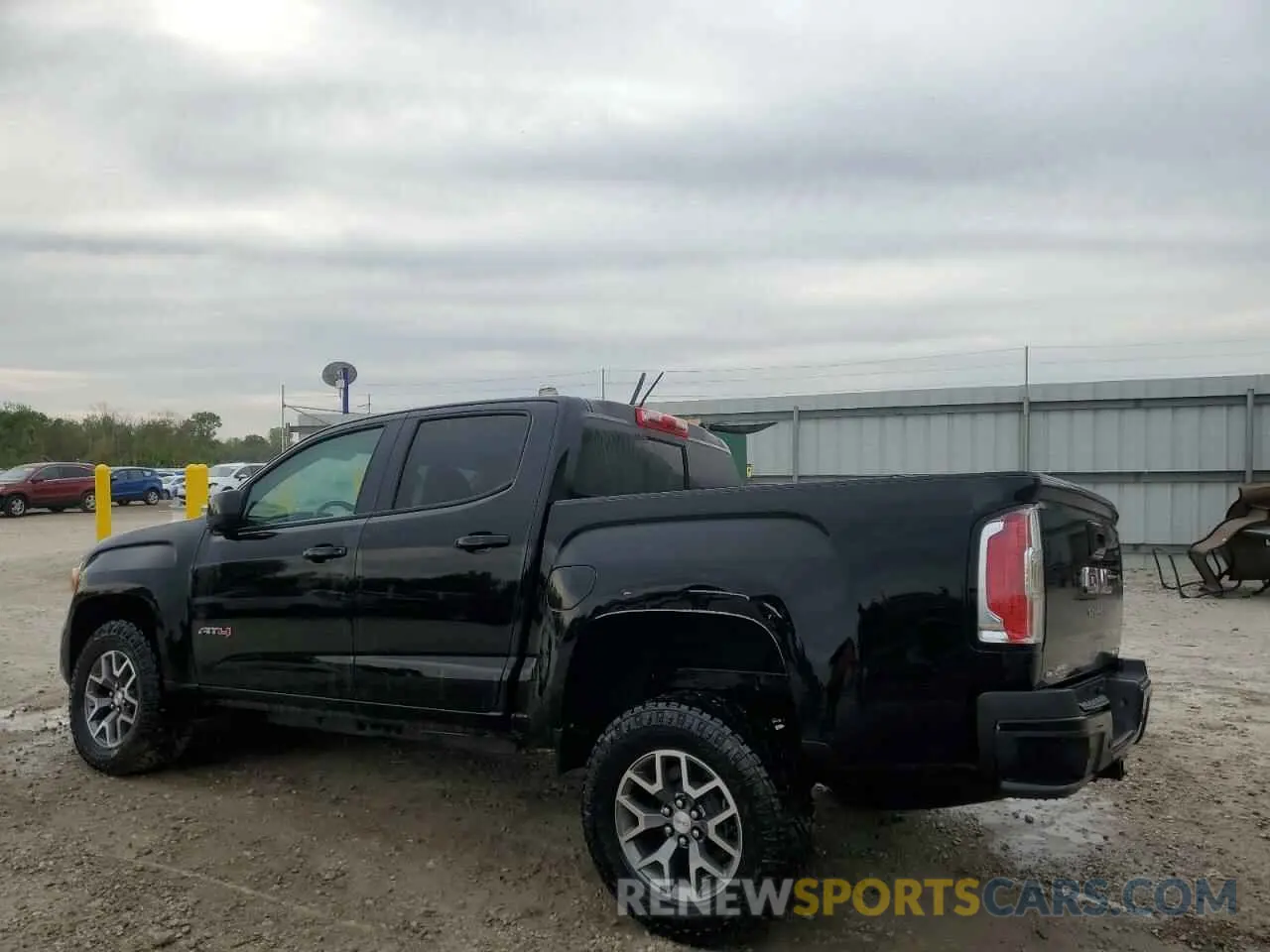 2 Photograph of a damaged car 1GTG6FEN9M1192443 GMC CANYON 2021