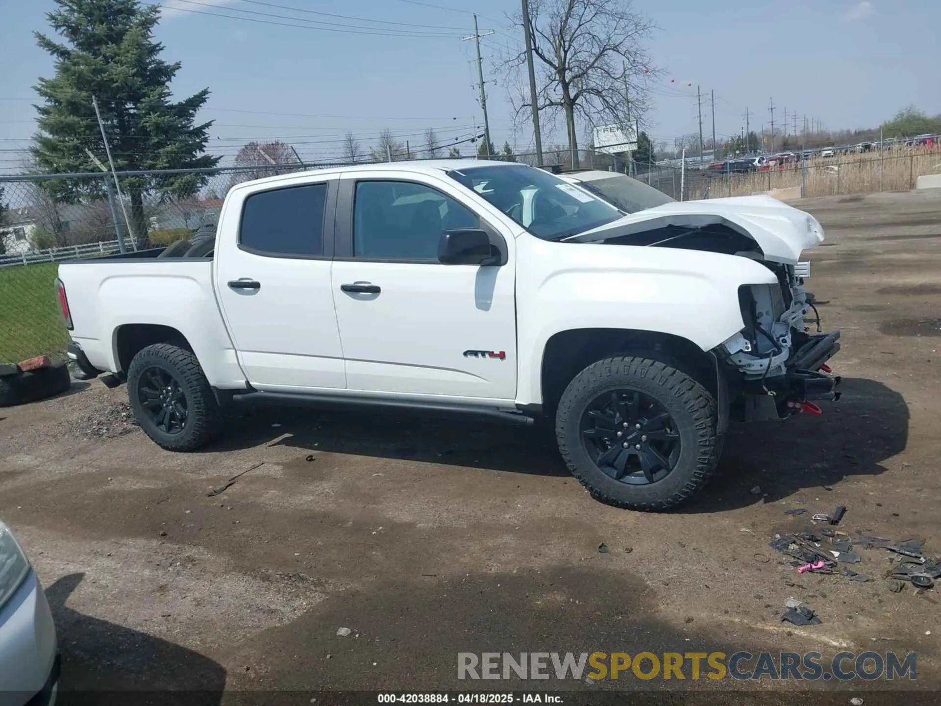 13 Photograph of a damaged car 1GTG6FENXM1291689 GMC CANYON 2021
