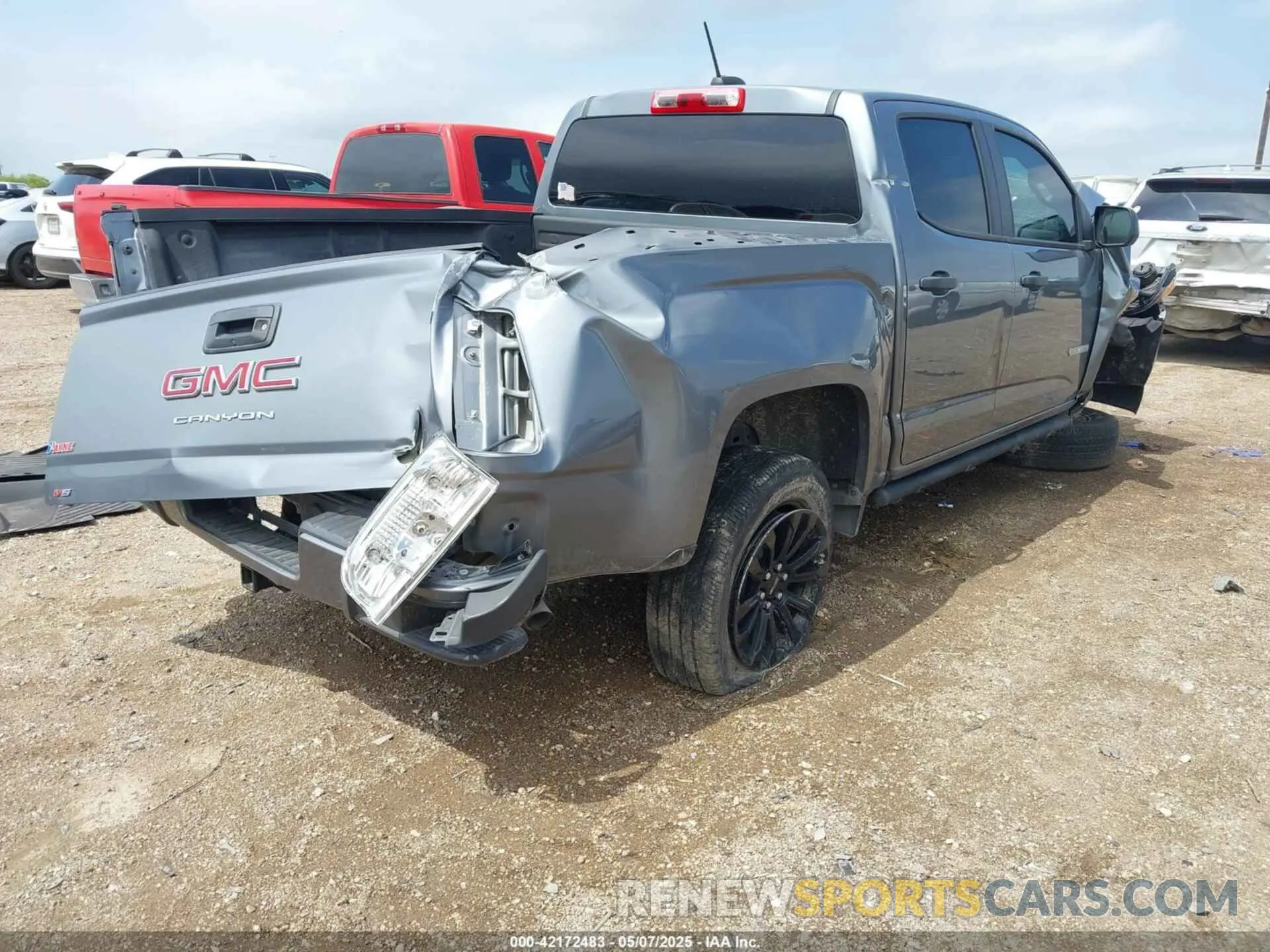 4 Photograph of a damaged car 1GTG5BEN0N1229201 GMC CANYON 2022