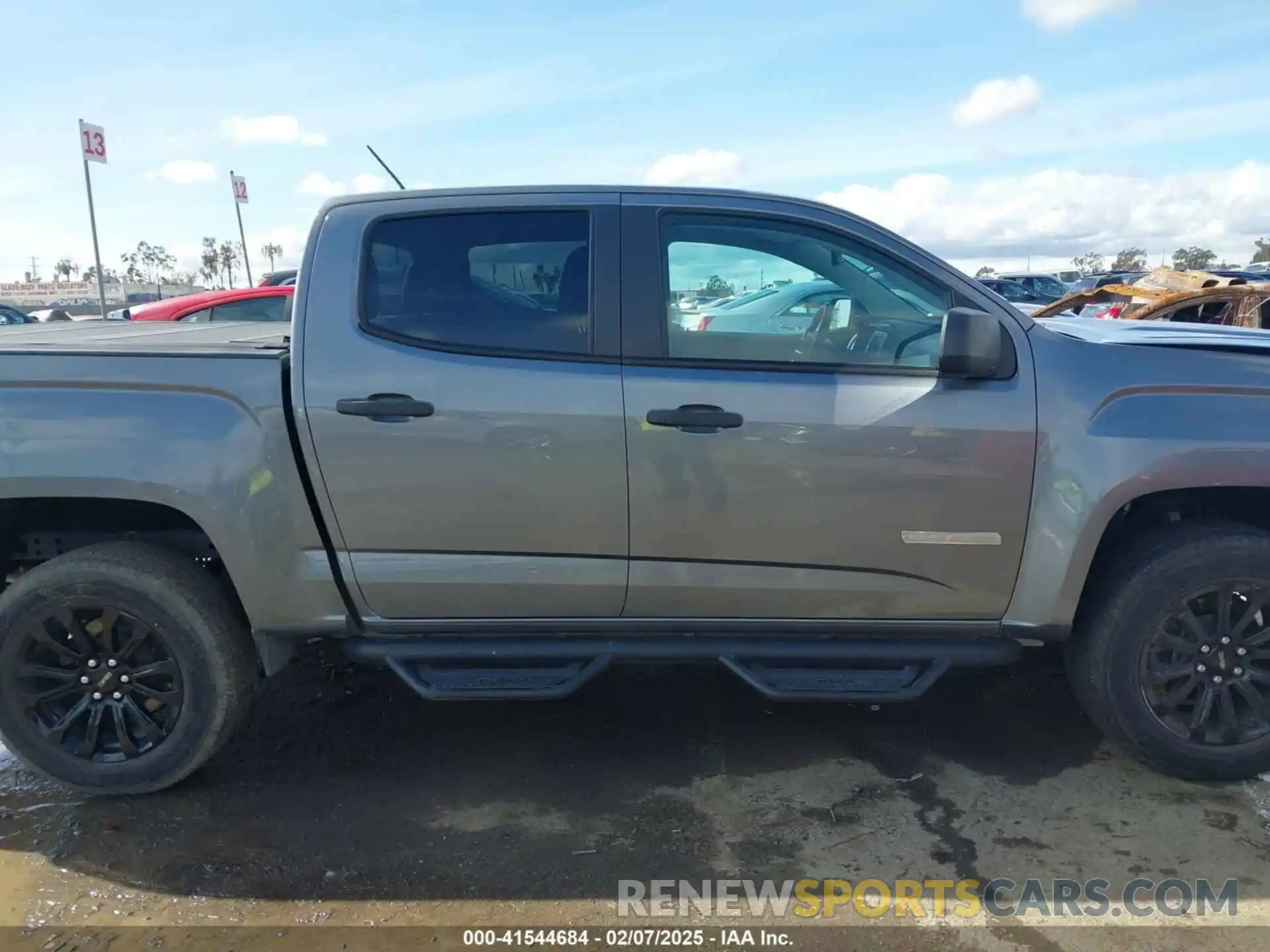 13 Photograph of a damaged car 1GTG5BEN3N1174324 GMC CANYON 2022