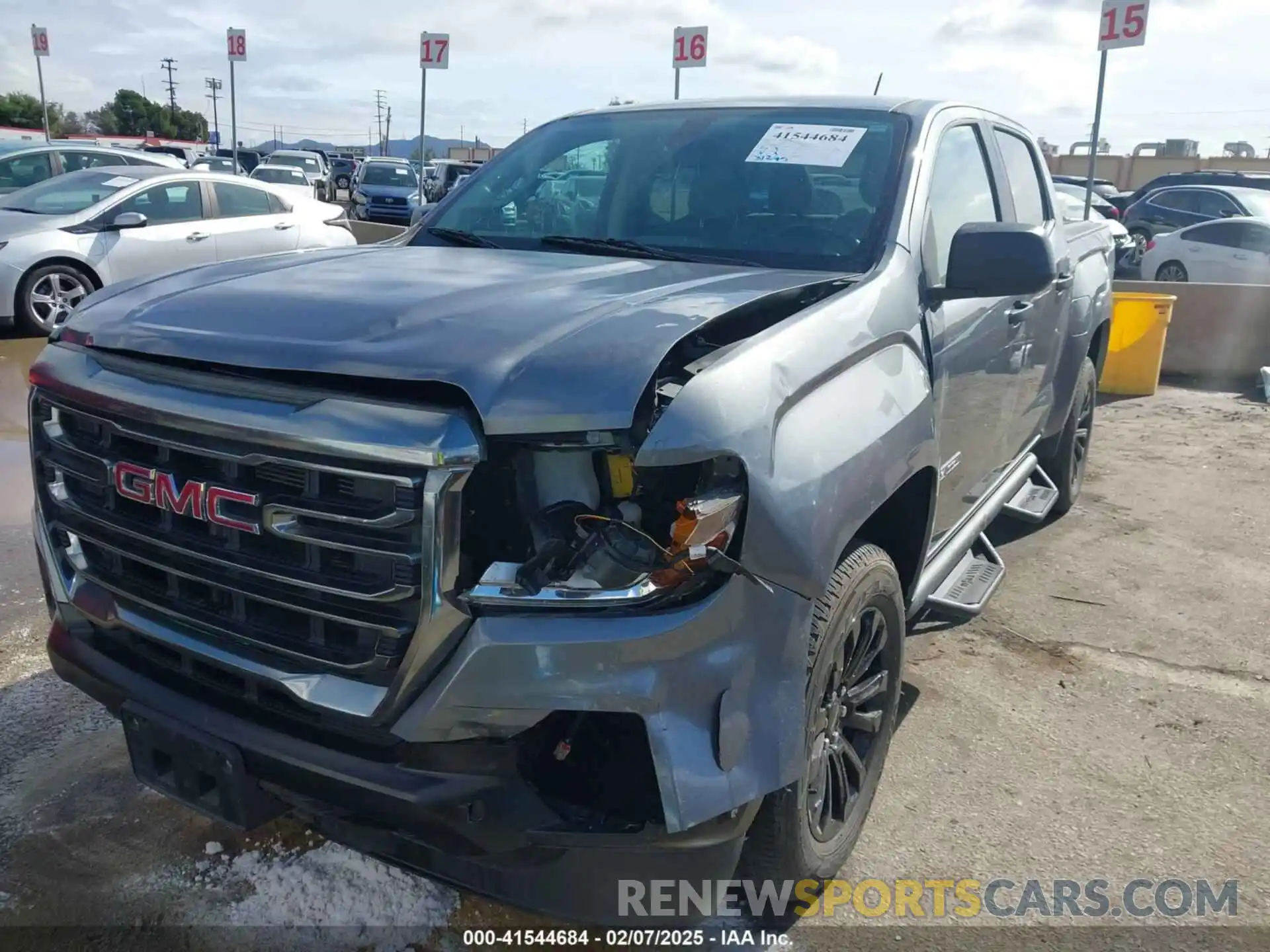 2 Photograph of a damaged car 1GTG5BEN3N1174324 GMC CANYON 2022