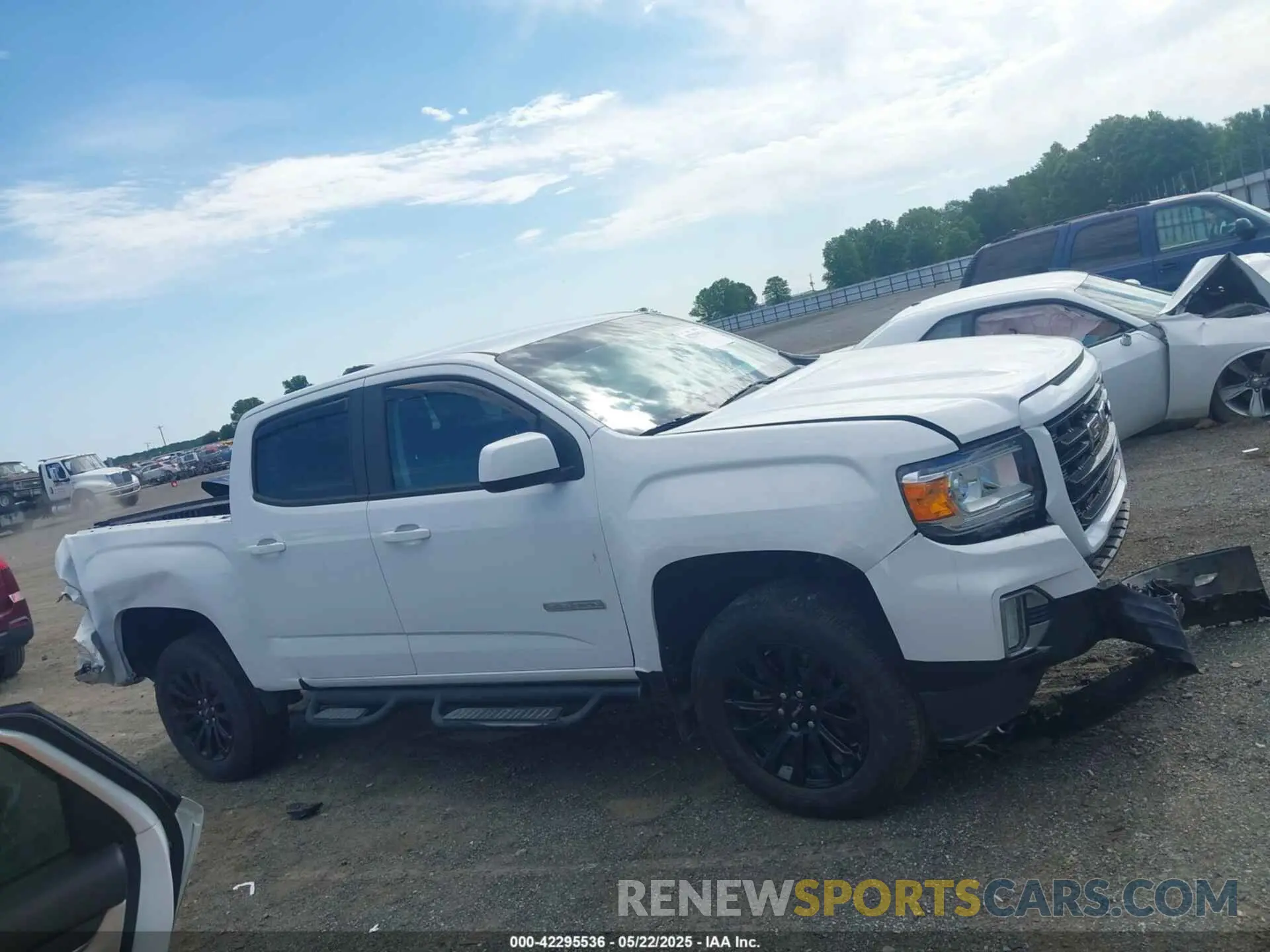 12 Photograph of a damaged car 1GTG5CEN0N1201355 GMC CANYON 2022