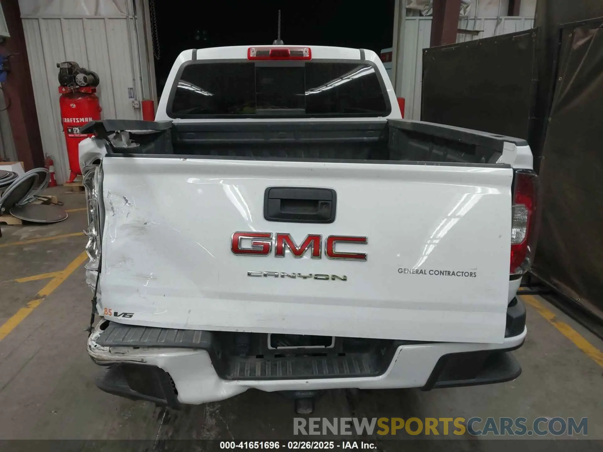 16 Photograph of a damaged car 1GTG5CEN2N1272248 GMC CANYON 2022