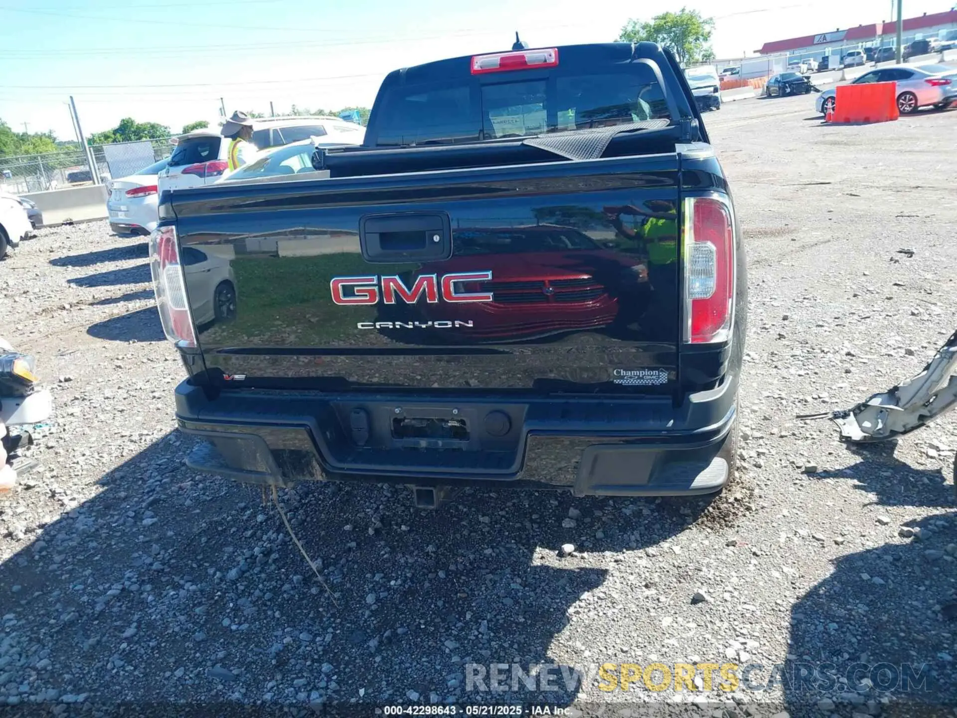 16 Photograph of a damaged car 1GTG5CEN3N1284313 GMC CANYON 2022