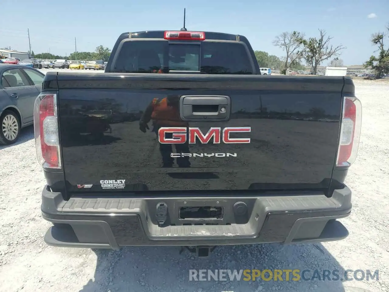6 Photograph of a damaged car 1GTG5CEN4N1218739 GMC CANYON 2022
