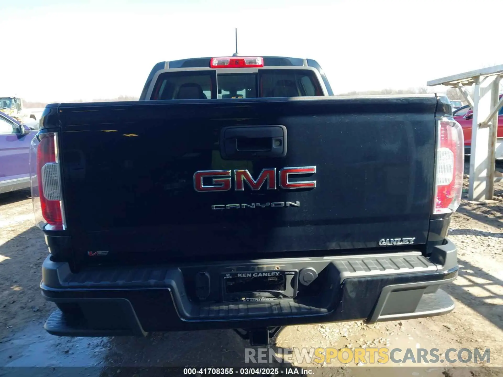 16 Photograph of a damaged car 1GTG5CEN5N1119458 GMC CANYON 2022