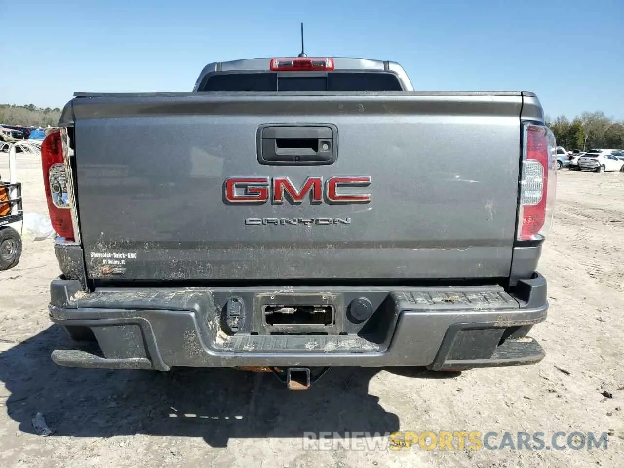 6 Photograph of a damaged car 1GTG5CEN8N1236953 GMC CANYON 2022