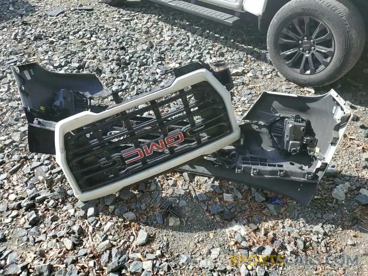 12 Photograph of a damaged car 1GTG6CEN0N1133183 GMC CANYON 2022