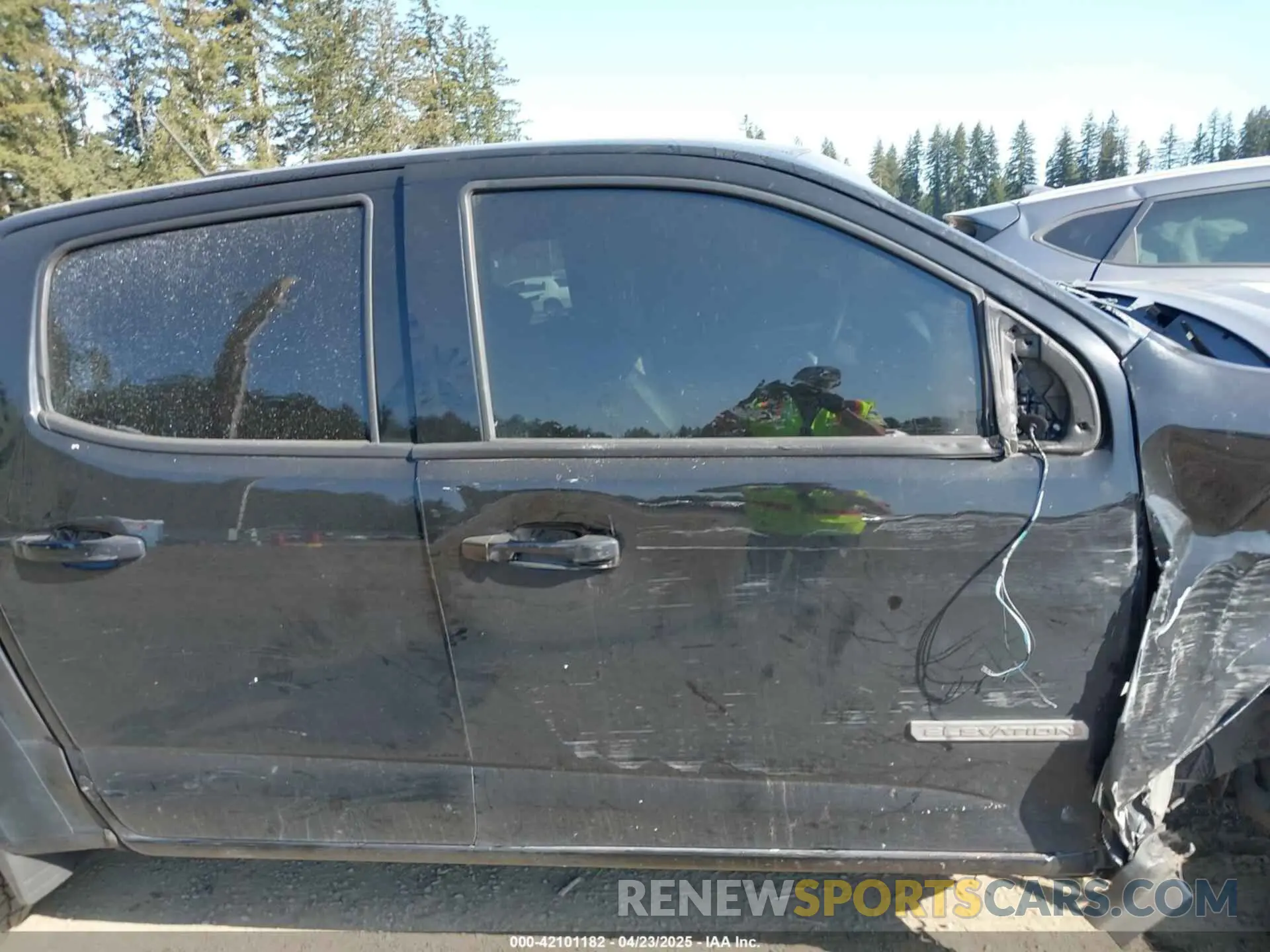 13 Photograph of a damaged car 1GTG6CEN1N1322229 GMC CANYON 2022