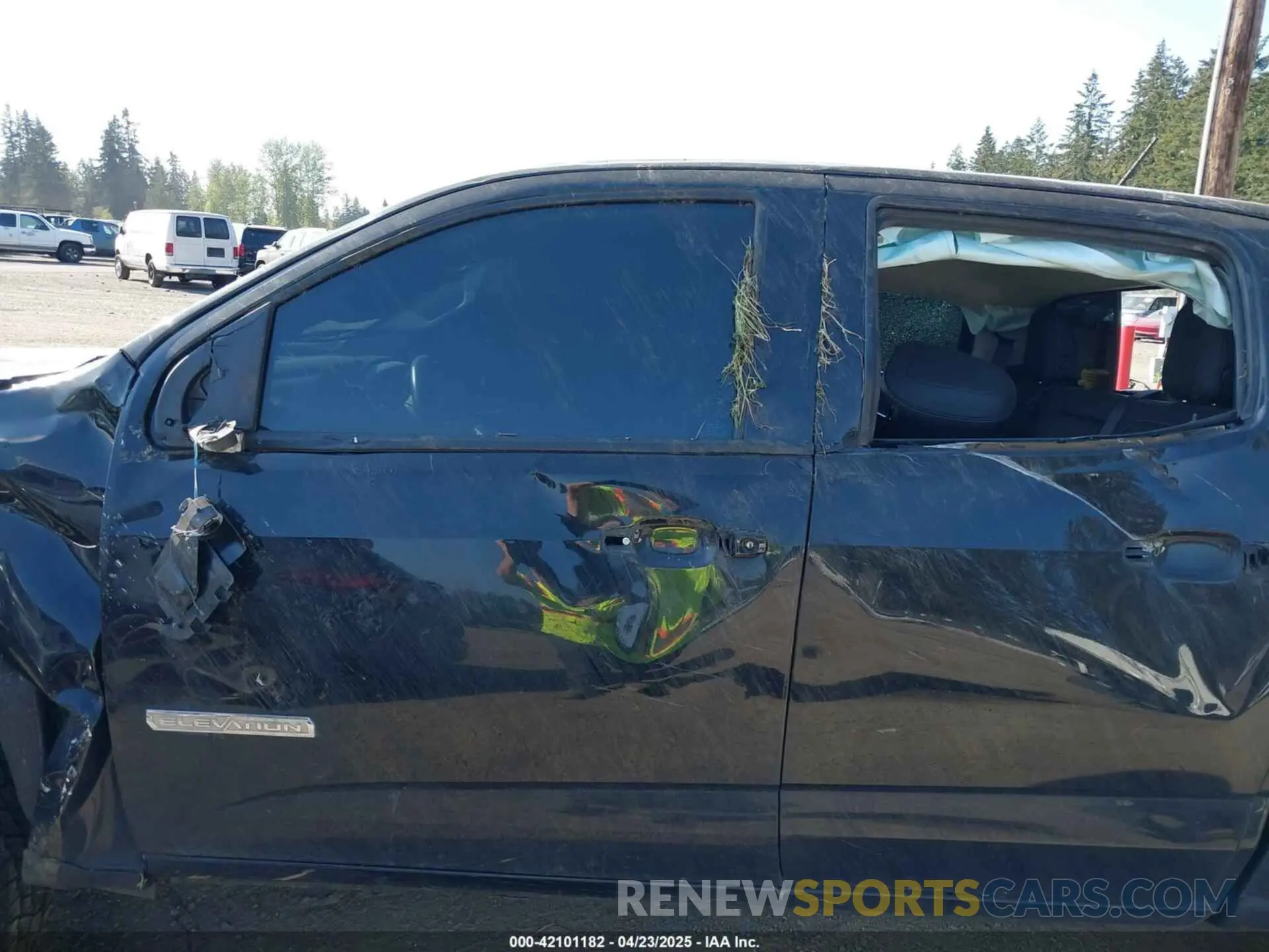 14 Photograph of a damaged car 1GTG6CEN1N1322229 GMC CANYON 2022