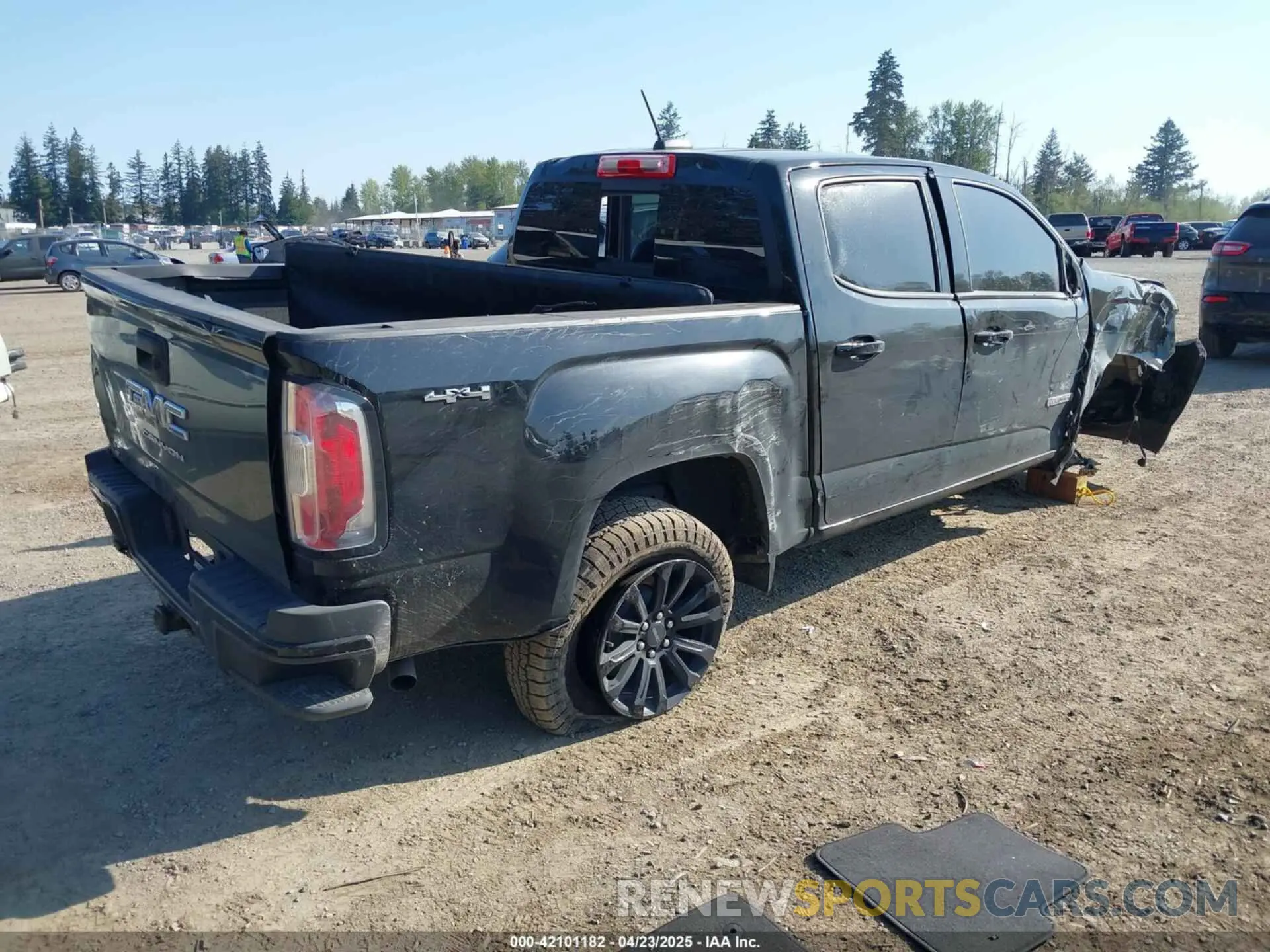4 Photograph of a damaged car 1GTG6CEN1N1322229 GMC CANYON 2022