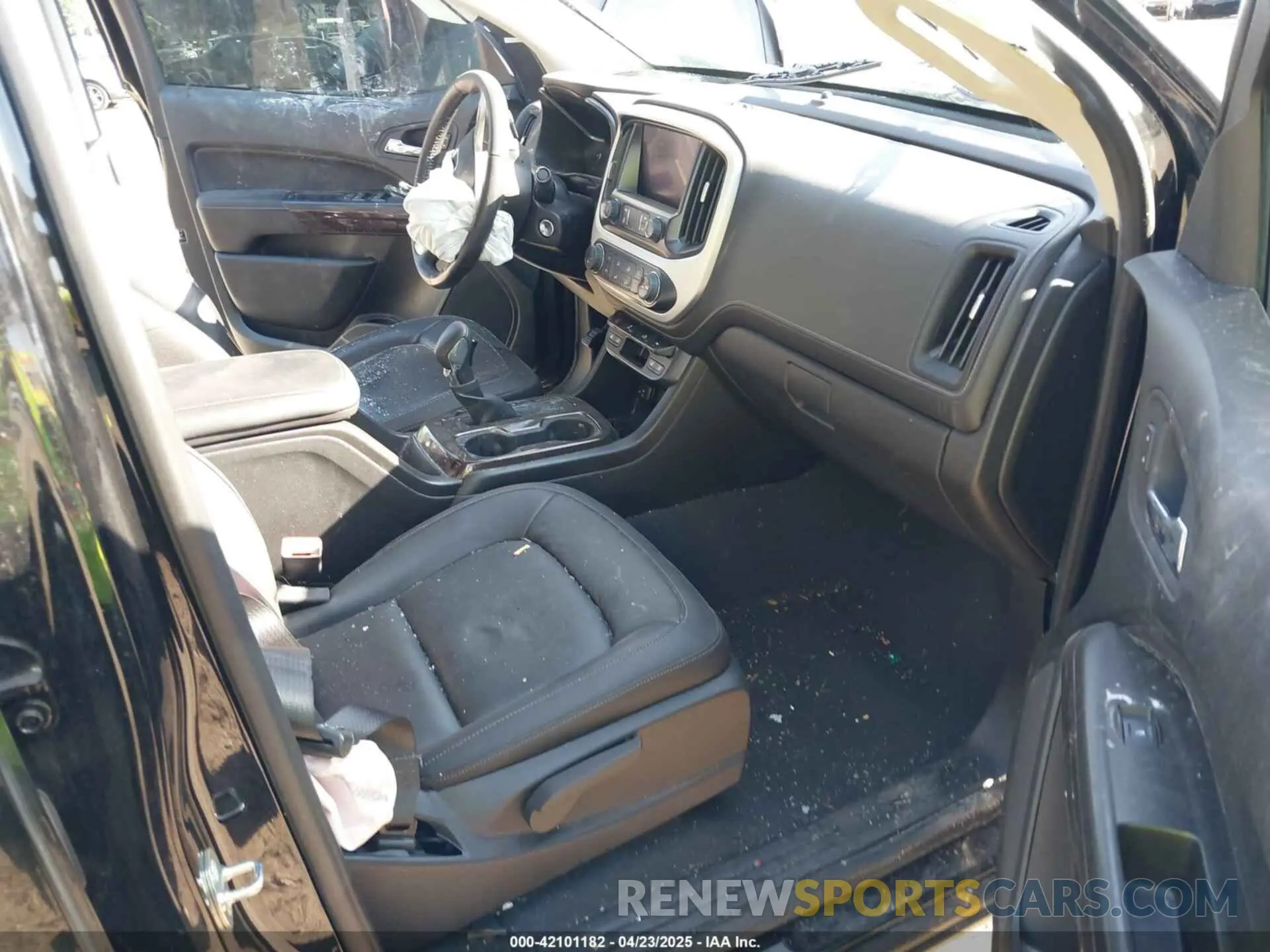 5 Photograph of a damaged car 1GTG6CEN1N1322229 GMC CANYON 2022