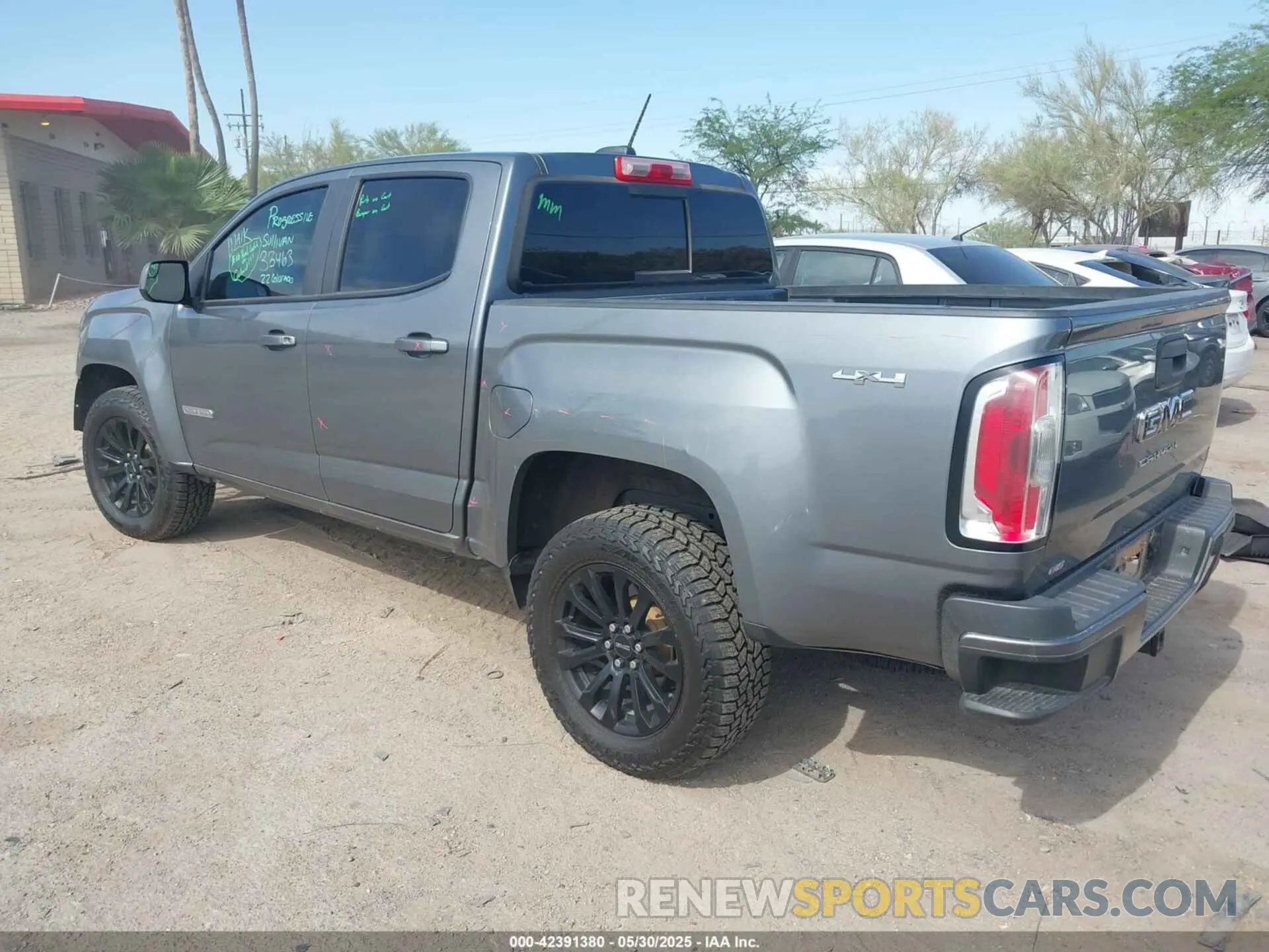 3 Photograph of a damaged car 1GTG6CEN3N1225923 GMC CANYON 2022