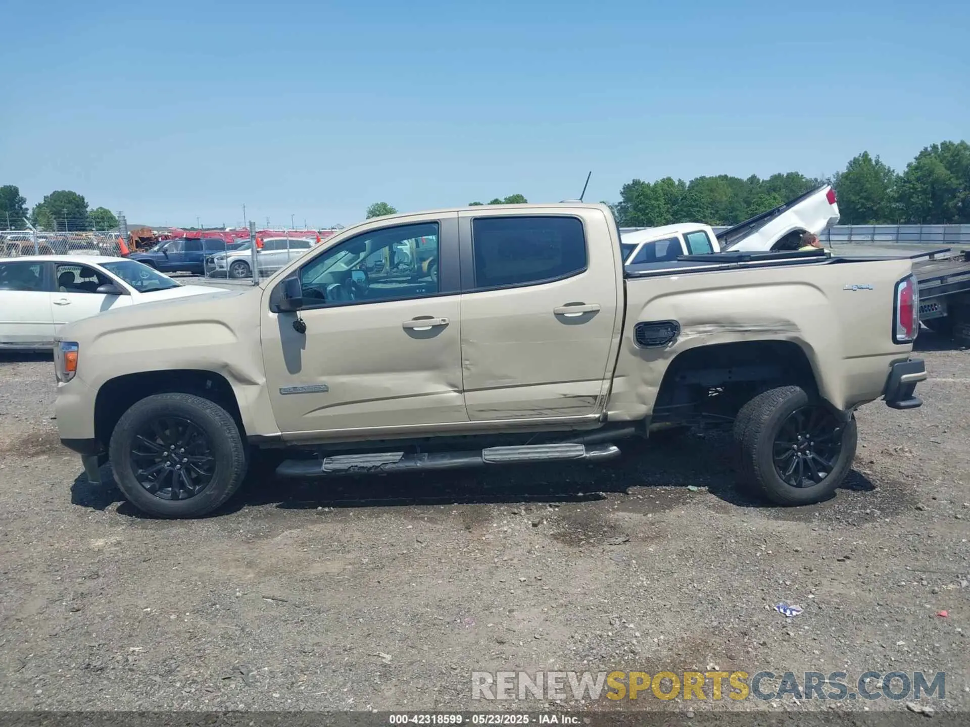 14 Photograph of a damaged car 1GTG6CEN7N1255314 GMC CANYON 2022