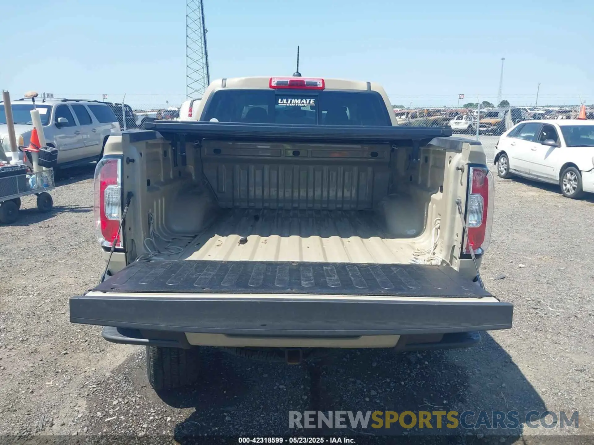 17 Photograph of a damaged car 1GTG6CEN7N1255314 GMC CANYON 2022