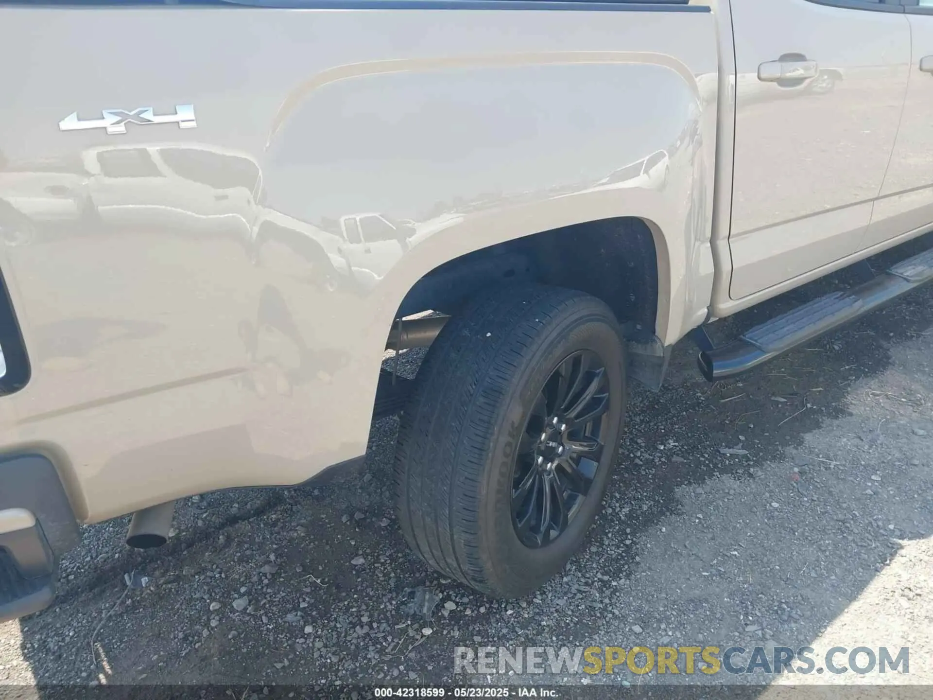 19 Photograph of a damaged car 1GTG6CEN7N1255314 GMC CANYON 2022