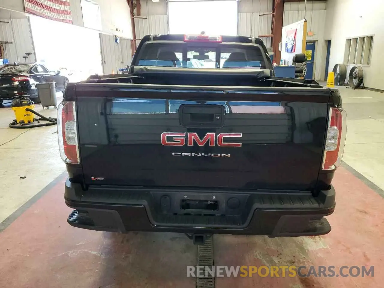 6 Photograph of a damaged car 1GTG6CEN7N1328469 GMC CANYON 2022