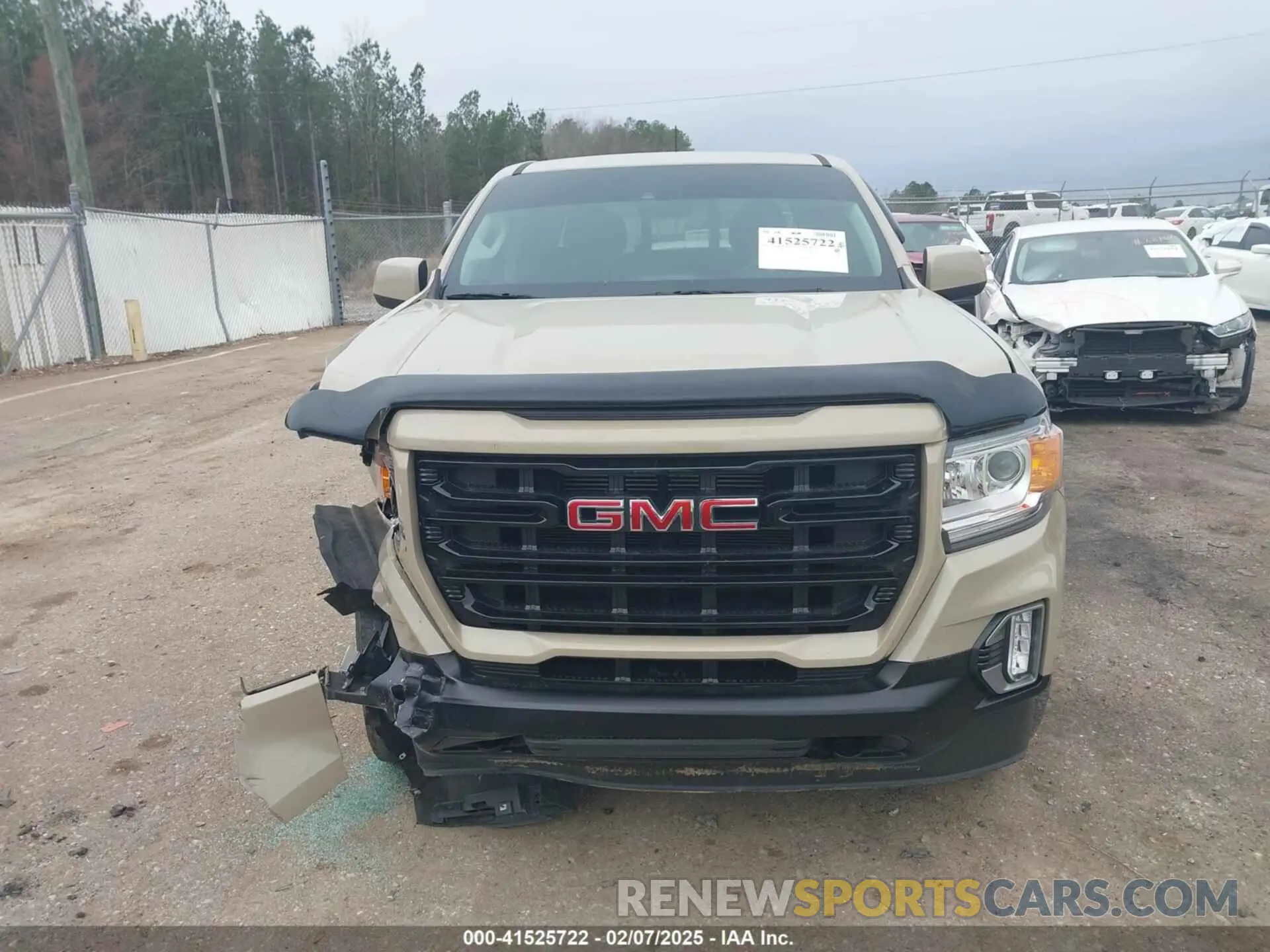 12 Photograph of a damaged car 1GTG6CENXN1143350 GMC CANYON 2022
