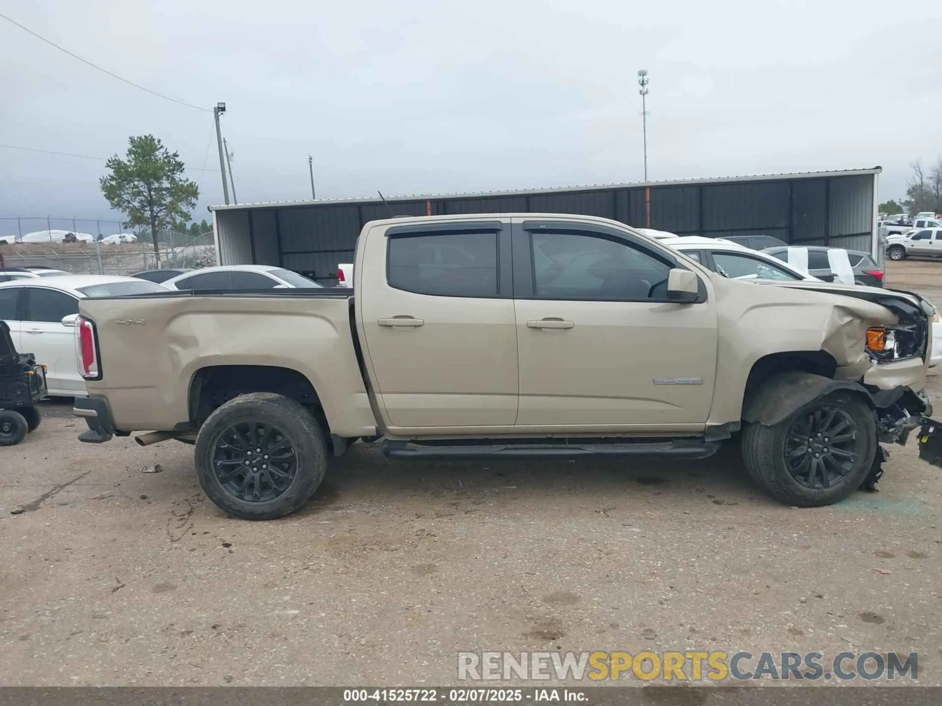 13 Photograph of a damaged car 1GTG6CENXN1143350 GMC CANYON 2022