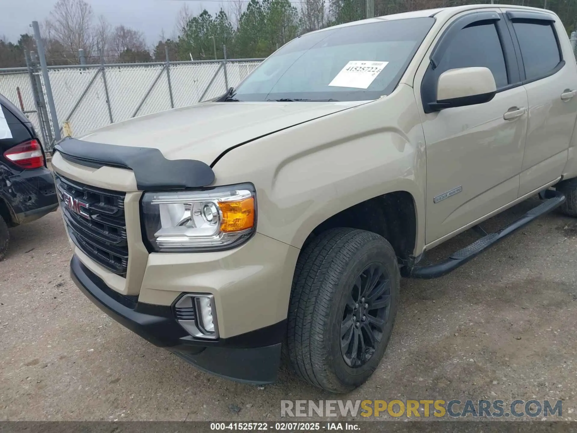 18 Photograph of a damaged car 1GTG6CENXN1143350 GMC CANYON 2022