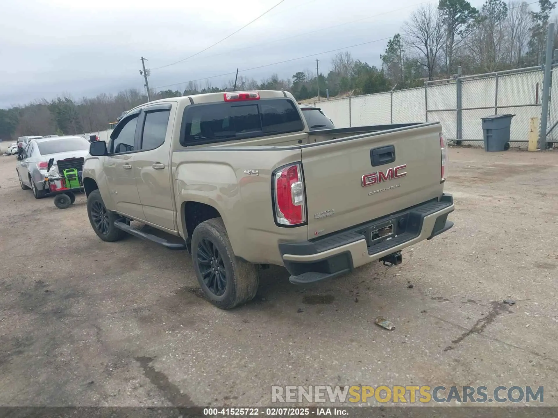 3 Photograph of a damaged car 1GTG6CENXN1143350 GMC CANYON 2022
