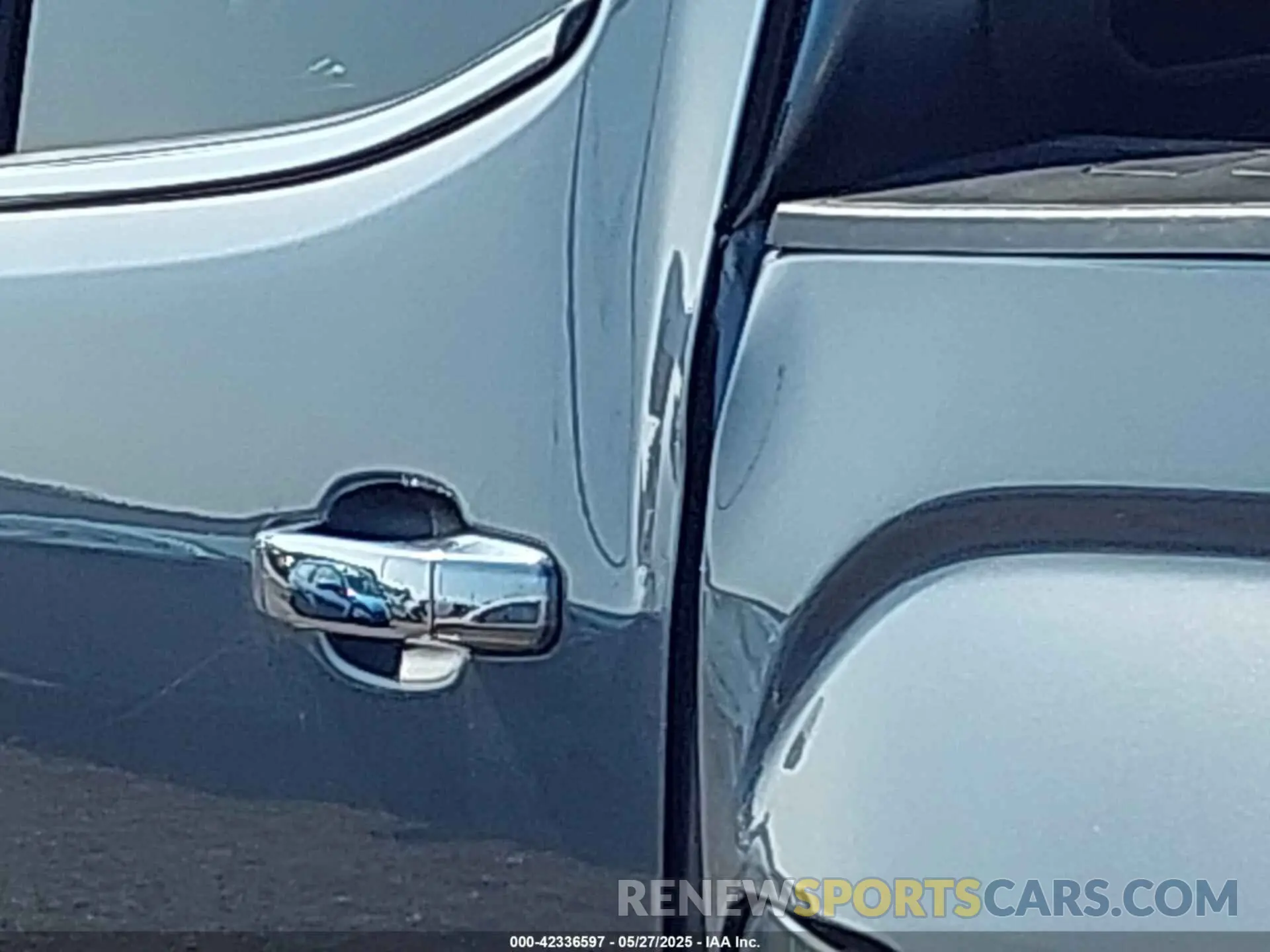 19 Photograph of a damaged car 1GTG6EEN5N1227684 GMC CANYON 2022