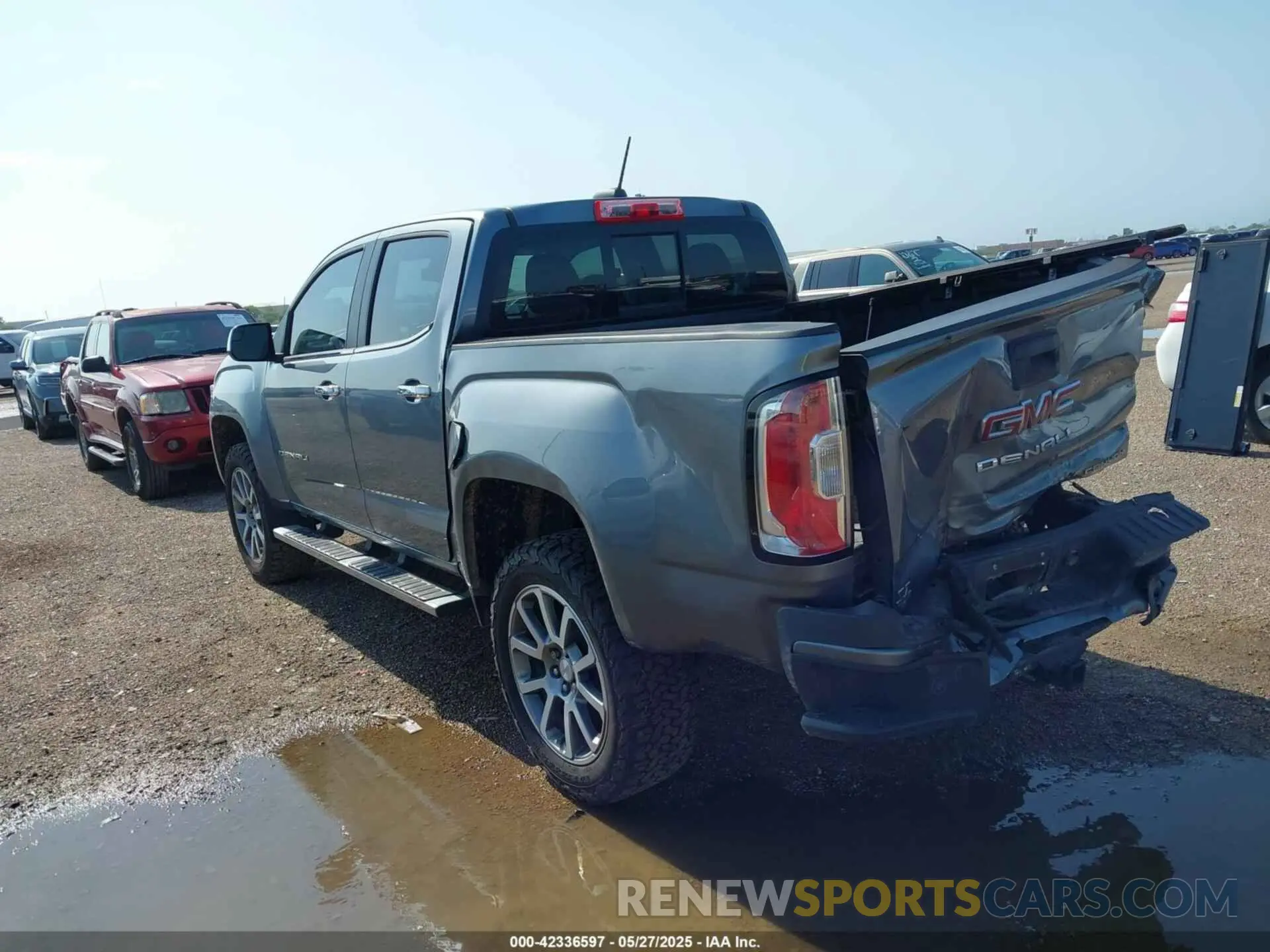 3 Photograph of a damaged car 1GTG6EEN5N1227684 GMC CANYON 2022