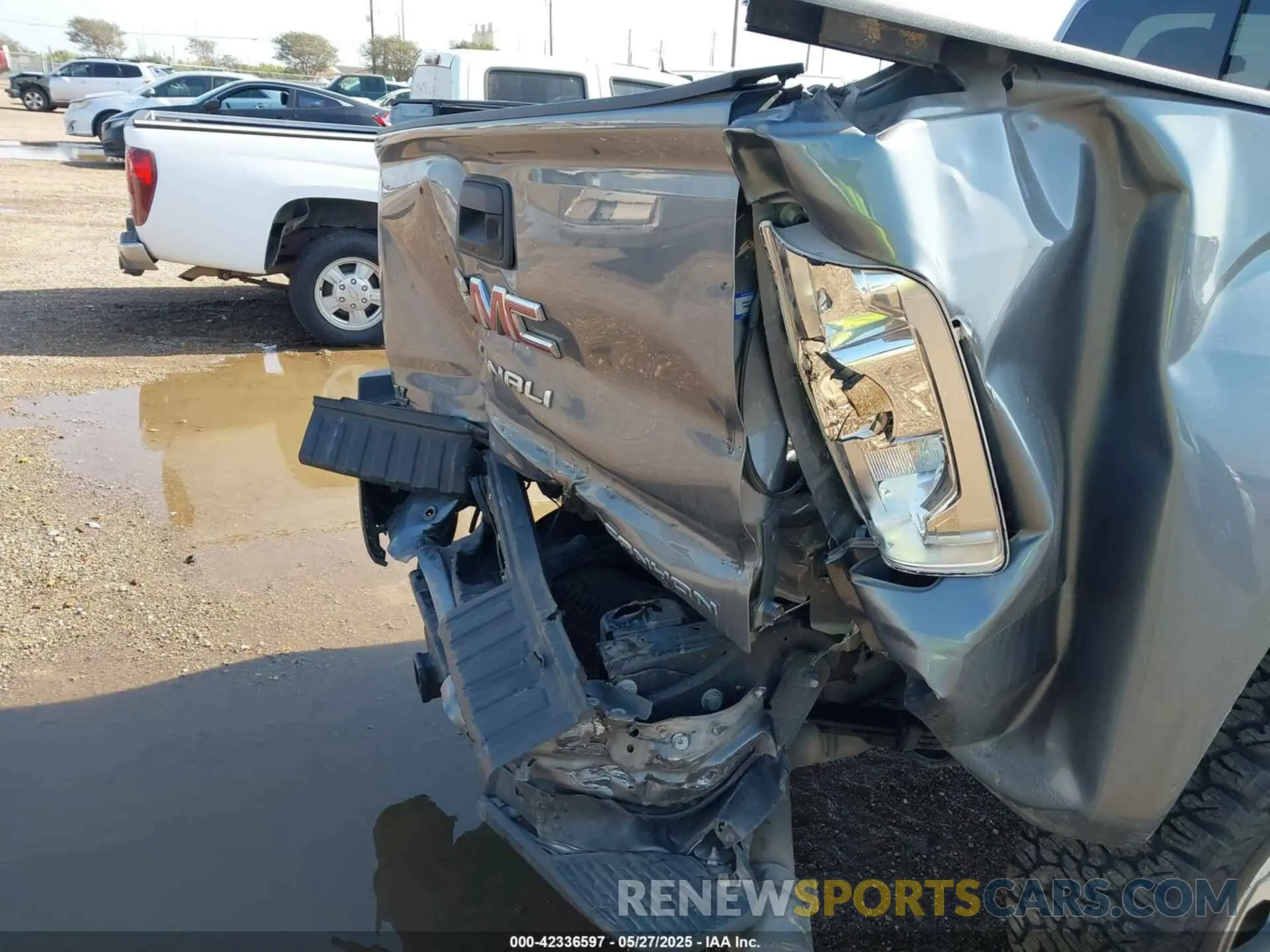 6 Photograph of a damaged car 1GTG6EEN5N1227684 GMC CANYON 2022