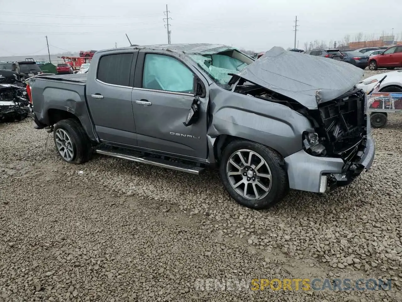 4 Photograph of a damaged car 1GTG6EEN9N1214906 GMC CANYON 2022