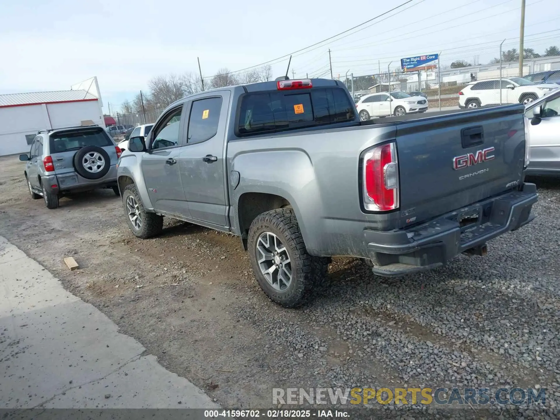 3 Photograph of a damaged car 1GTG6FEN0N1187441 GMC CANYON 2022