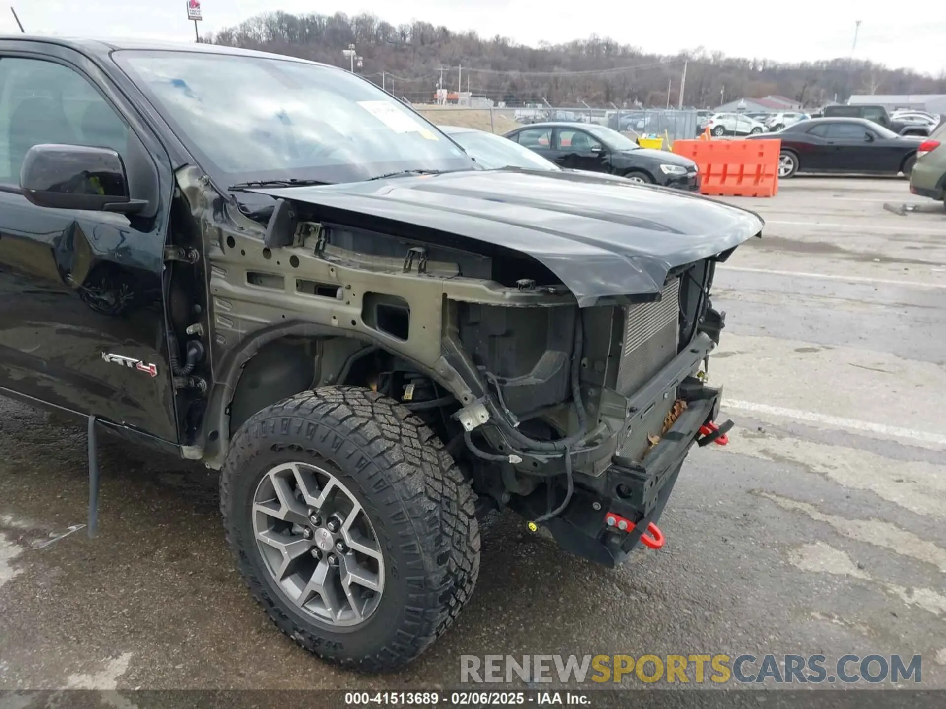 19 Photograph of a damaged car 1GTG6FEN0N1249453 GMC CANYON 2022