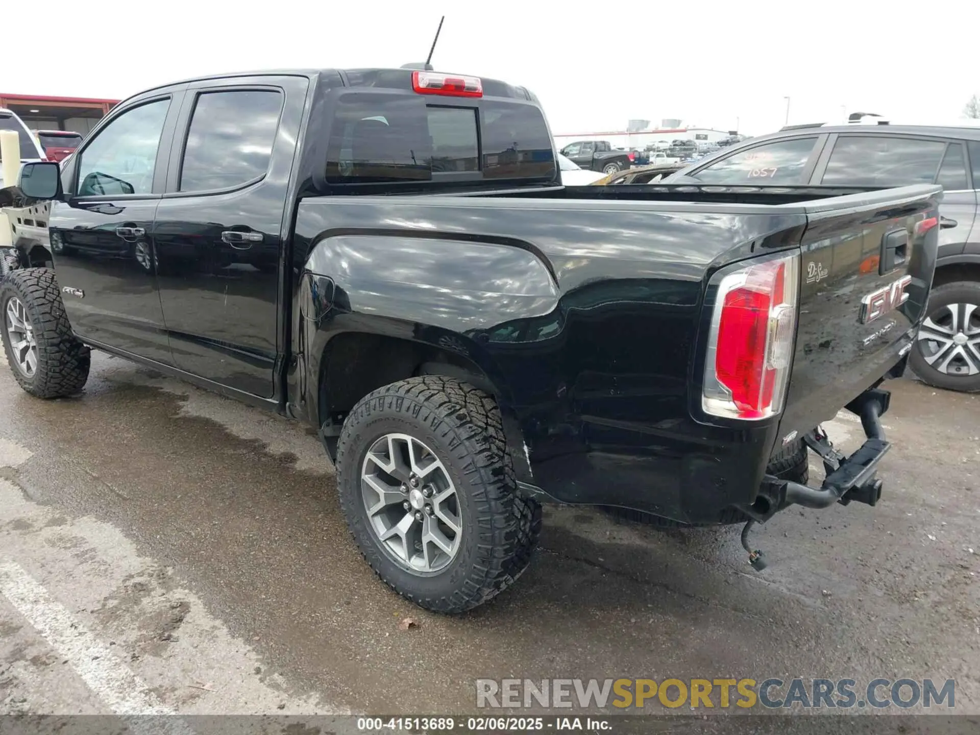3 Photograph of a damaged car 1GTG6FEN0N1249453 GMC CANYON 2022
