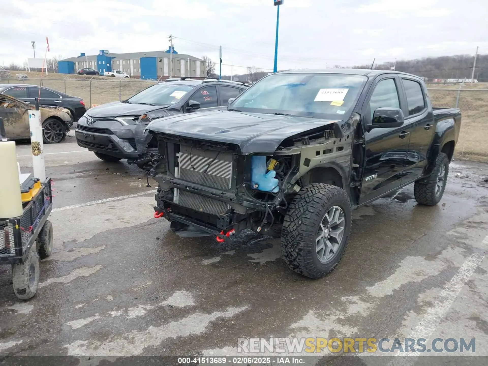 6 Photograph of a damaged car 1GTG6FEN0N1249453 GMC CANYON 2022