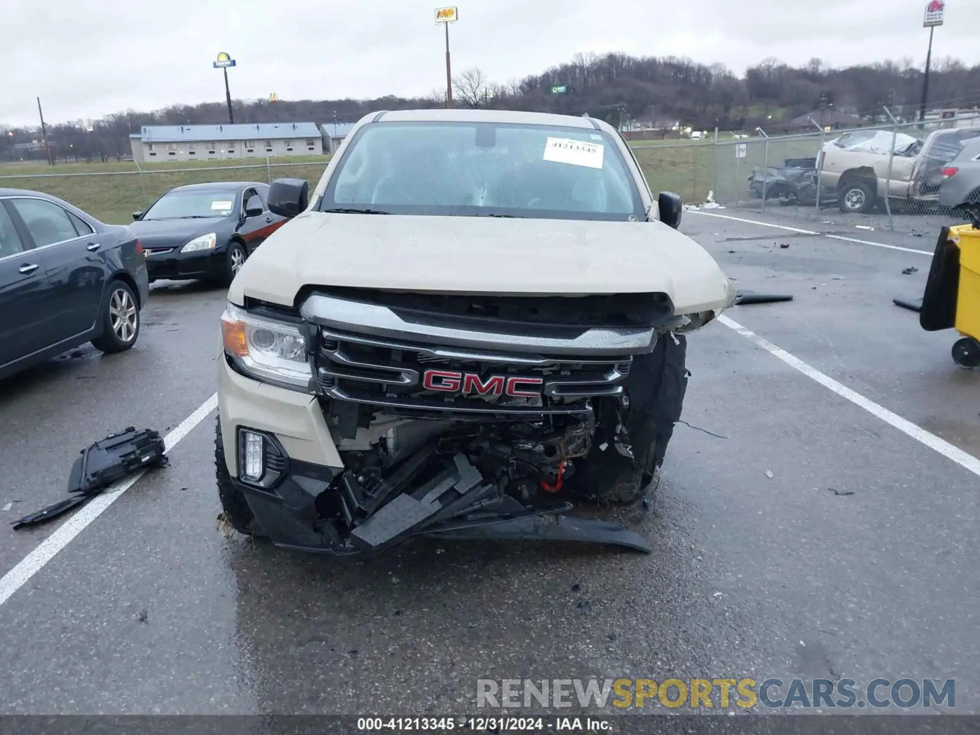 12 Photograph of a damaged car 1GTG6FEN0N1334129 GMC CANYON 2022