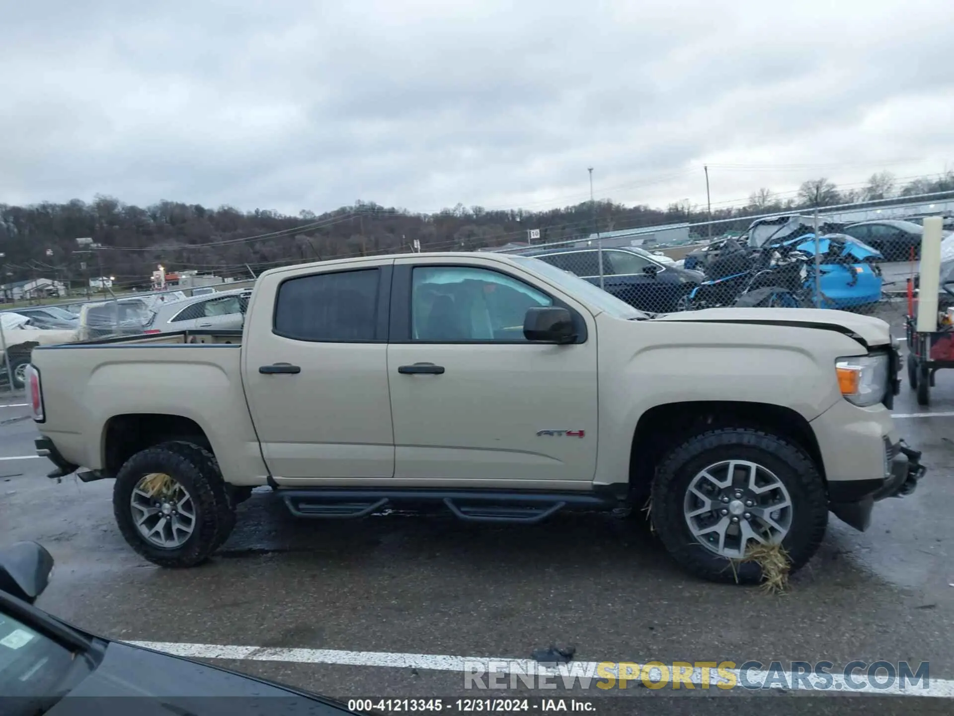 13 Photograph of a damaged car 1GTG6FEN0N1334129 GMC CANYON 2022