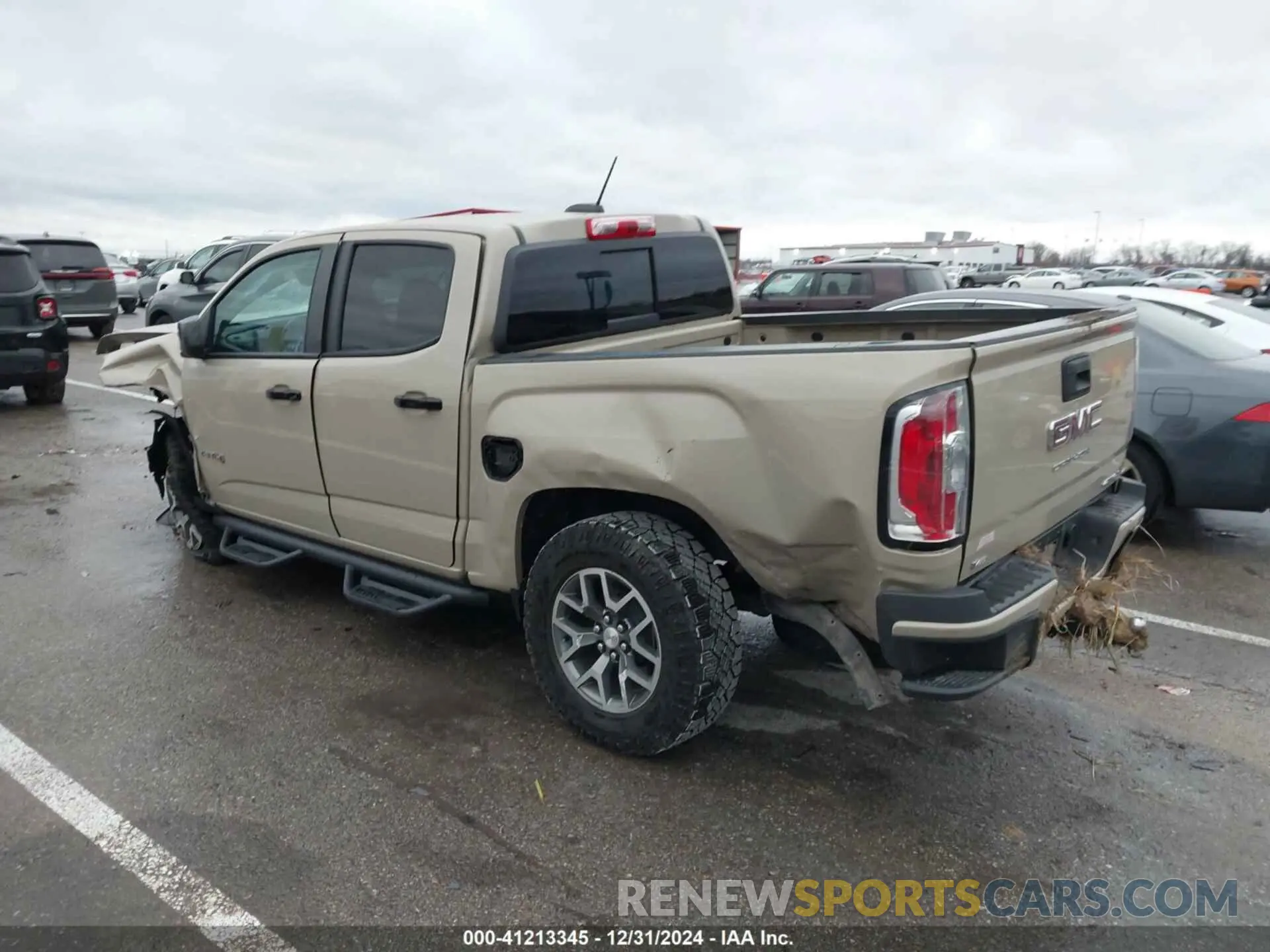 3 Photograph of a damaged car 1GTG6FEN0N1334129 GMC CANYON 2022