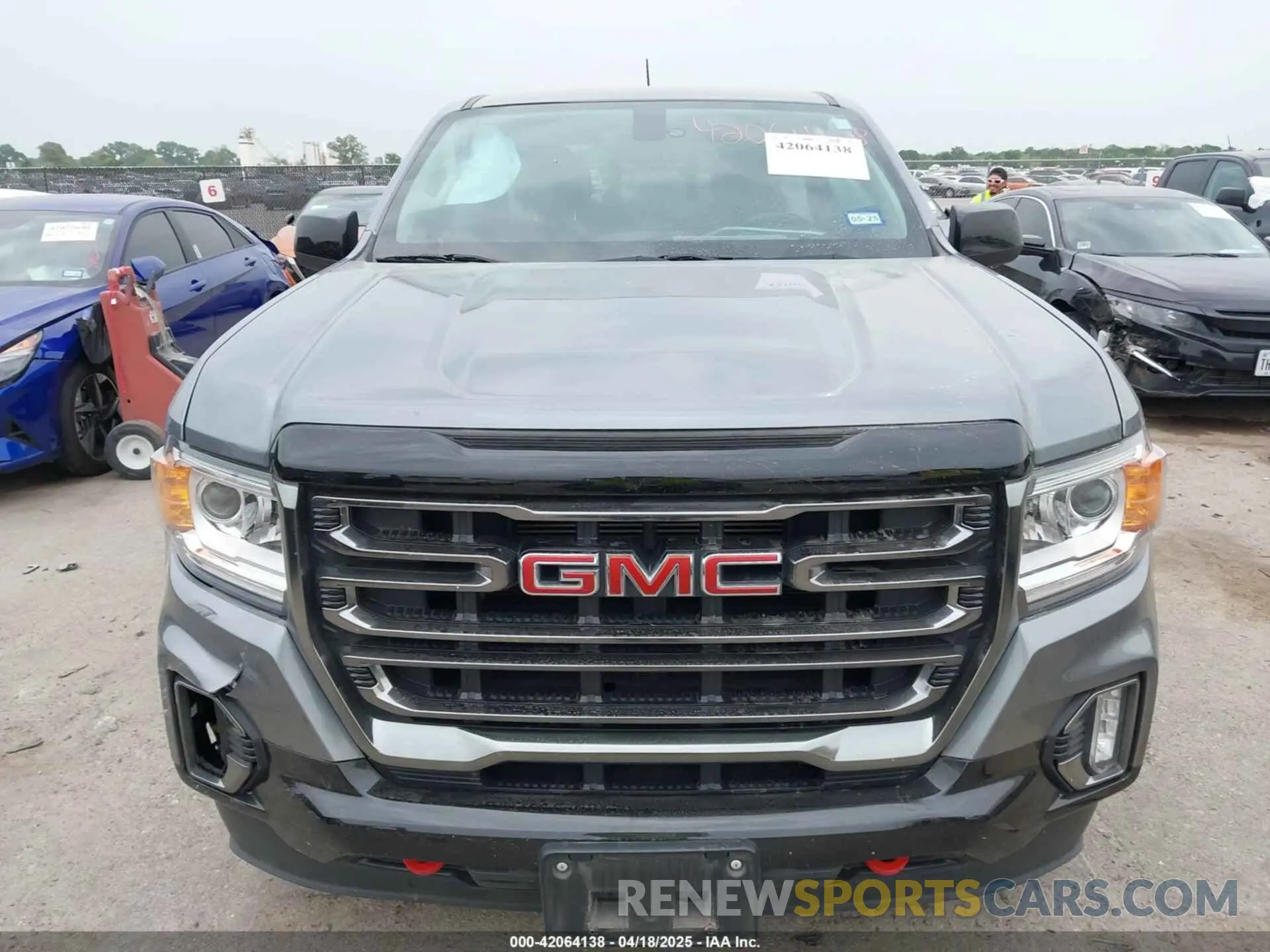 12 Photograph of a damaged car 1GTG6FEN1N1151760 GMC CANYON 2022